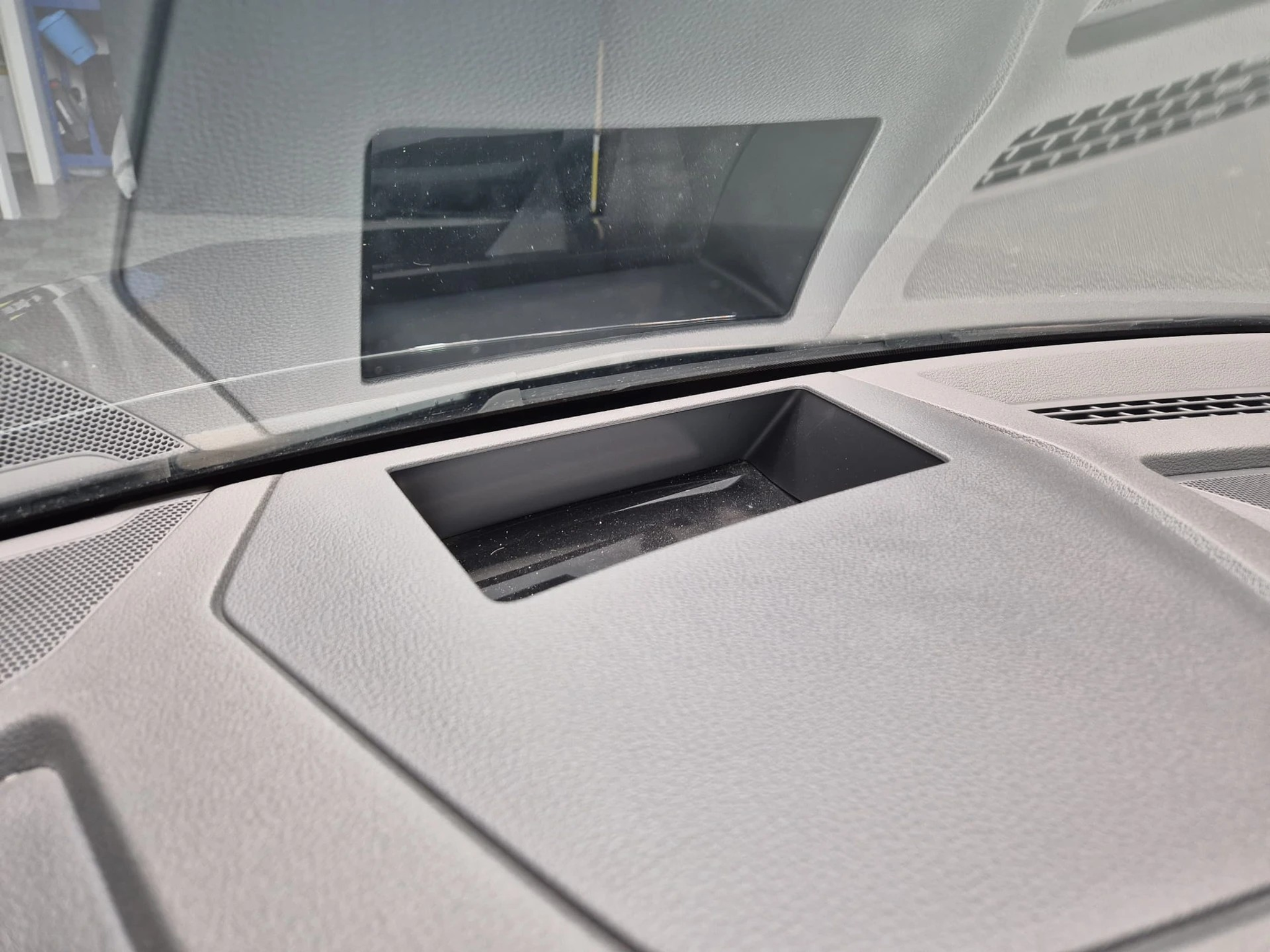 listing desktop thumbnail image 16