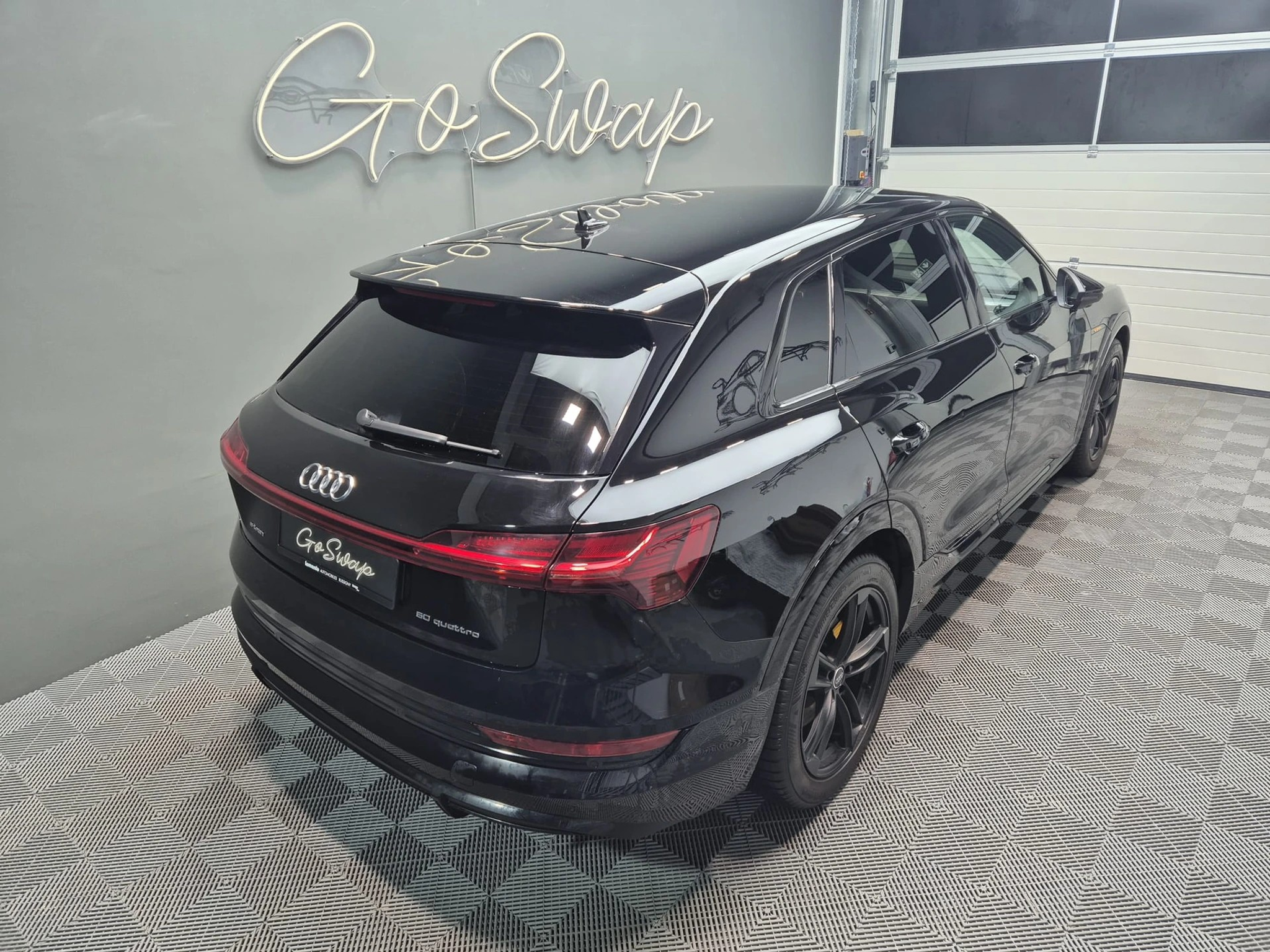 listing desktop thumbnail image 3