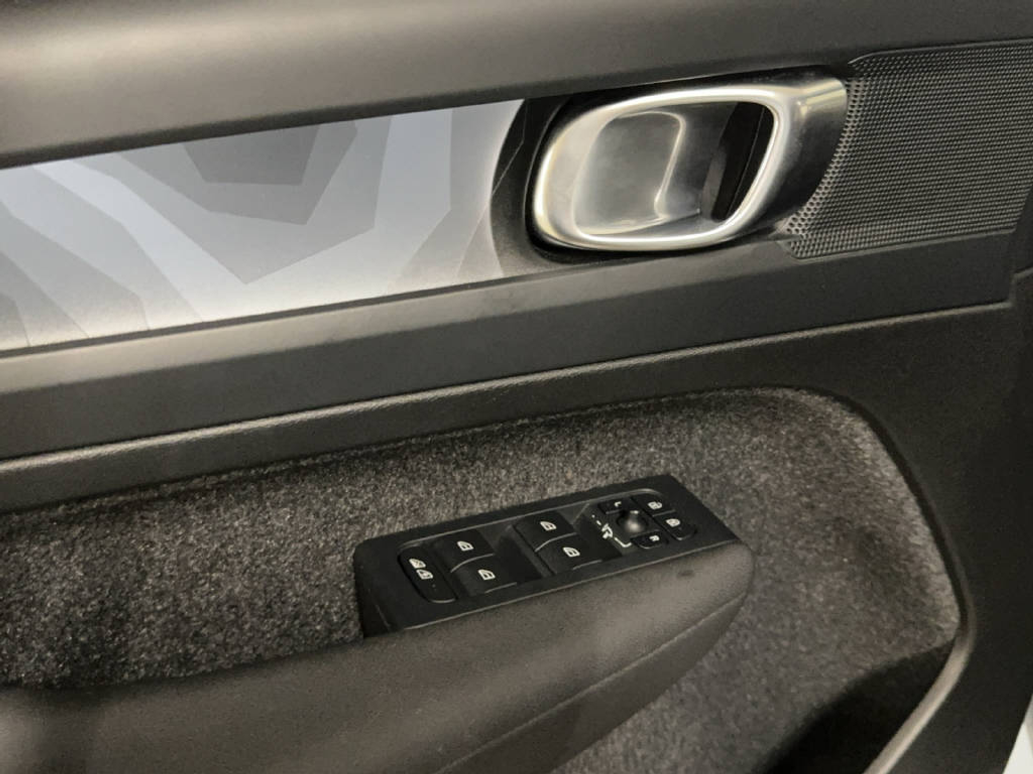 listing desktop thumbnail image 12