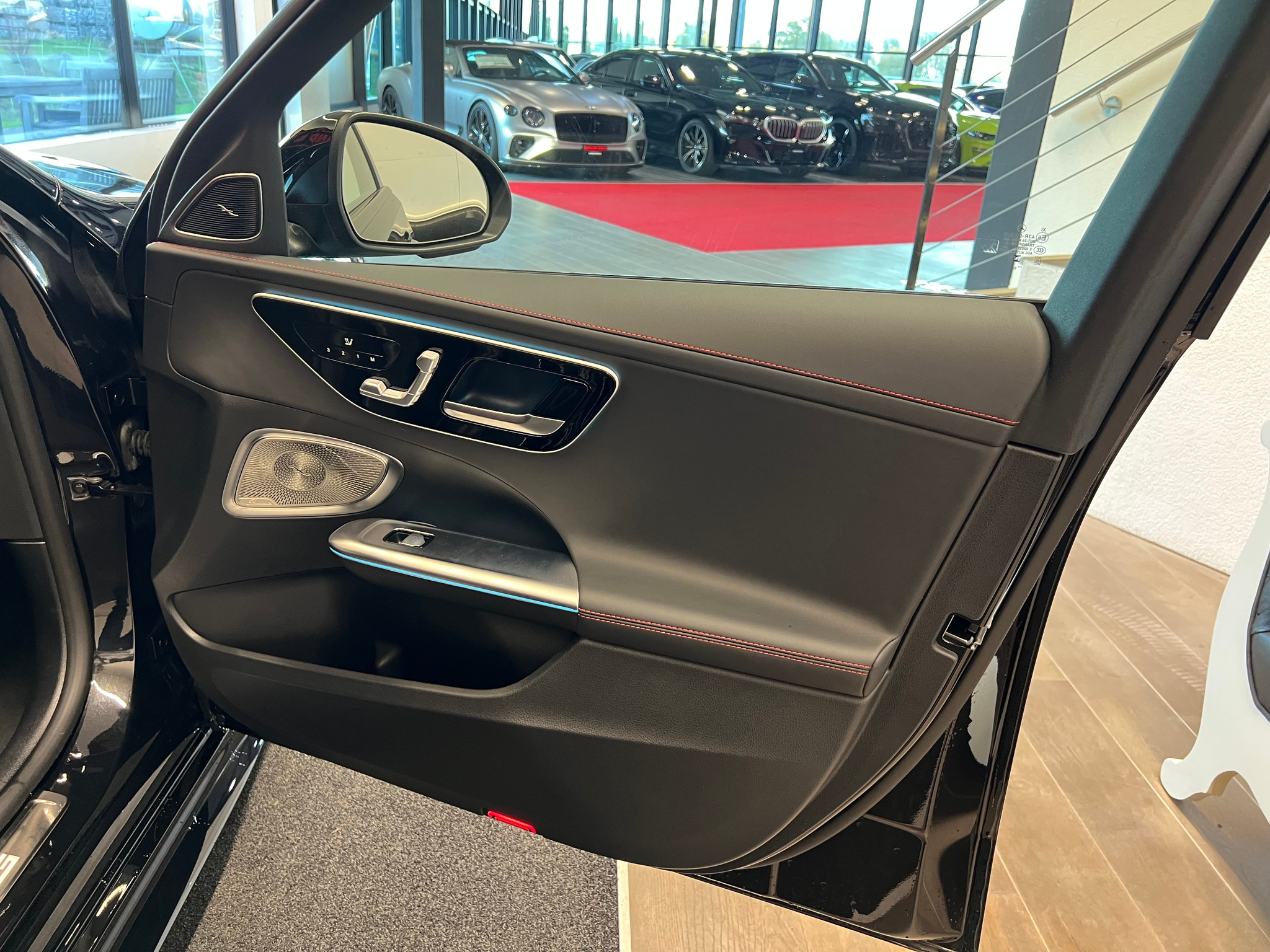 listing desktop thumbnail image 23