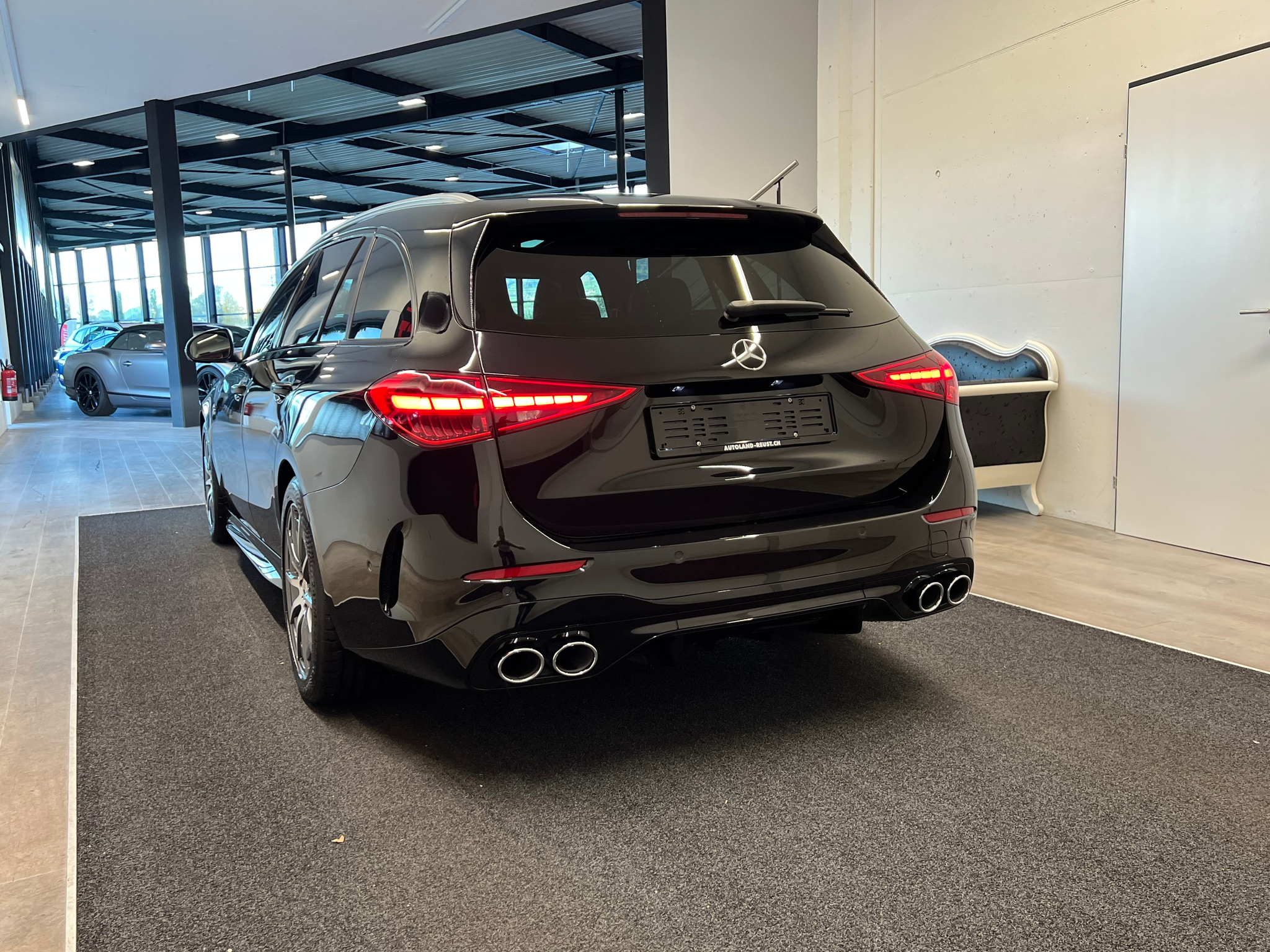 listing desktop thumbnail image 6