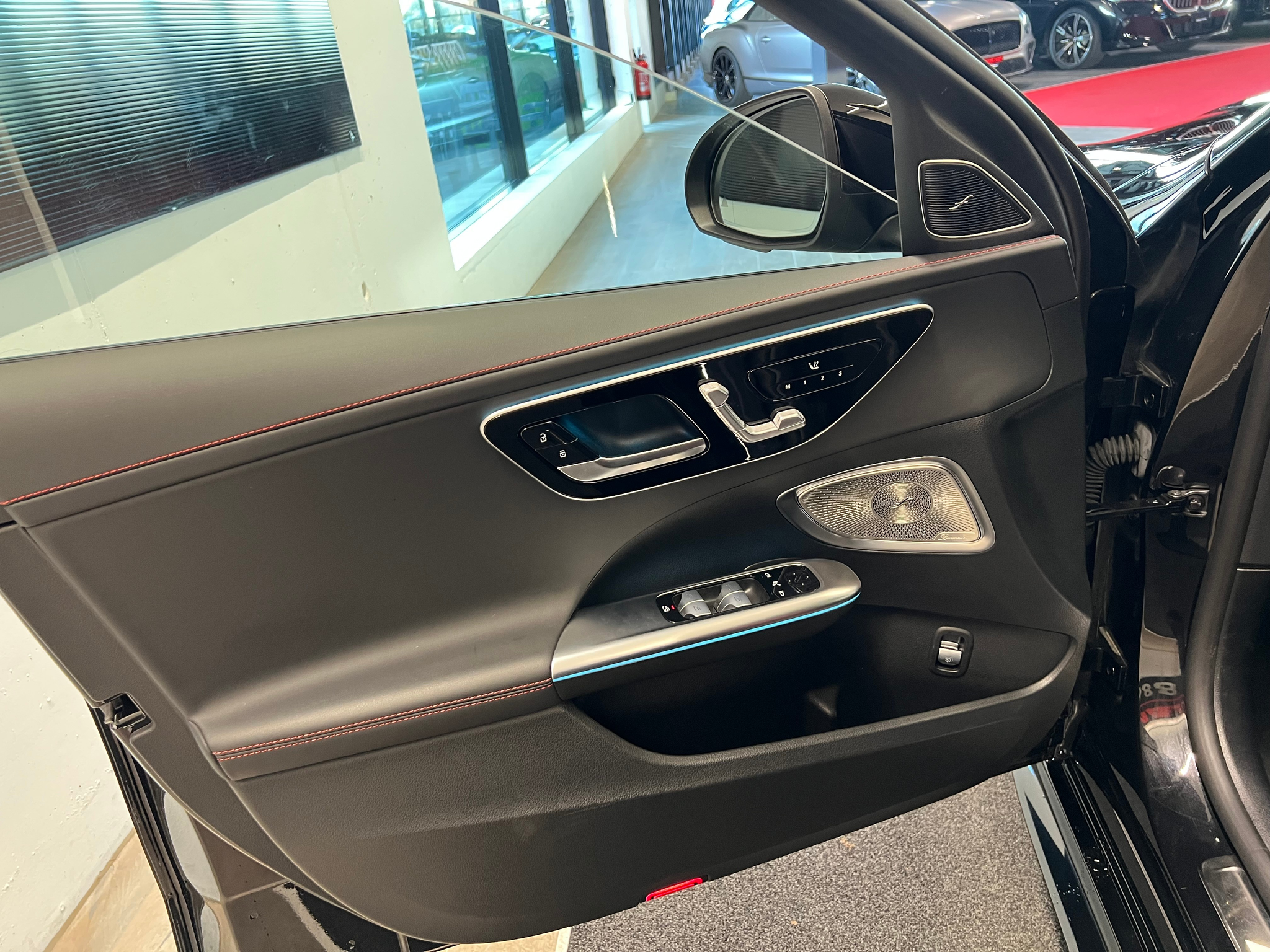 listing desktop thumbnail image 11