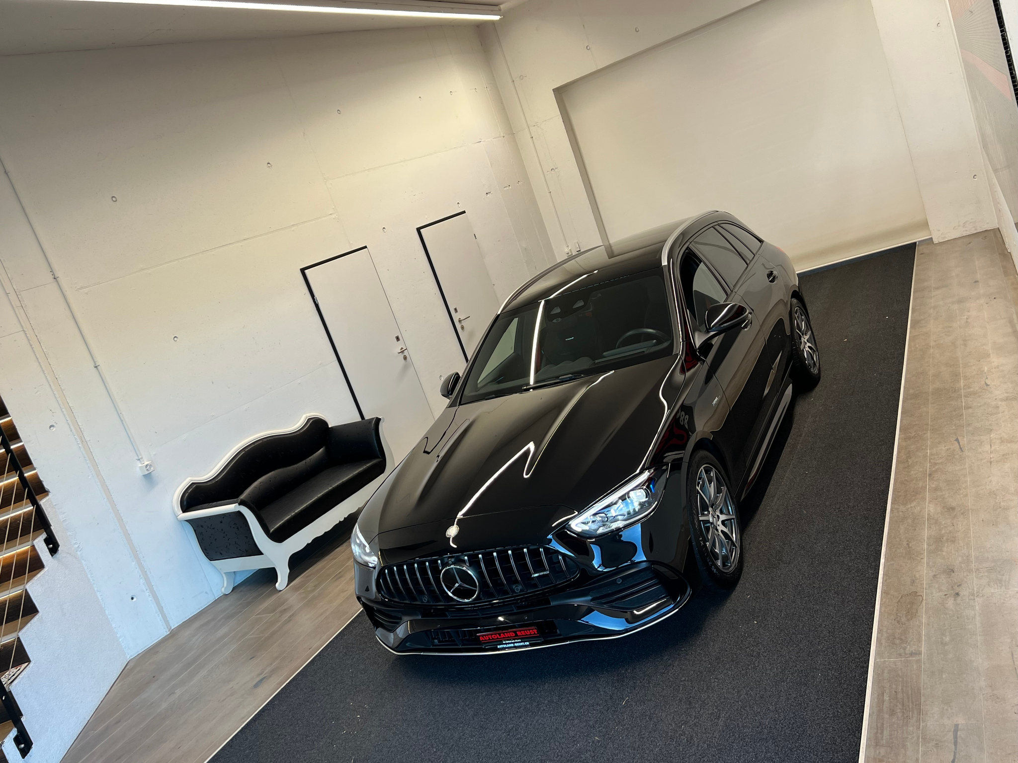 listing desktop thumbnail image 3