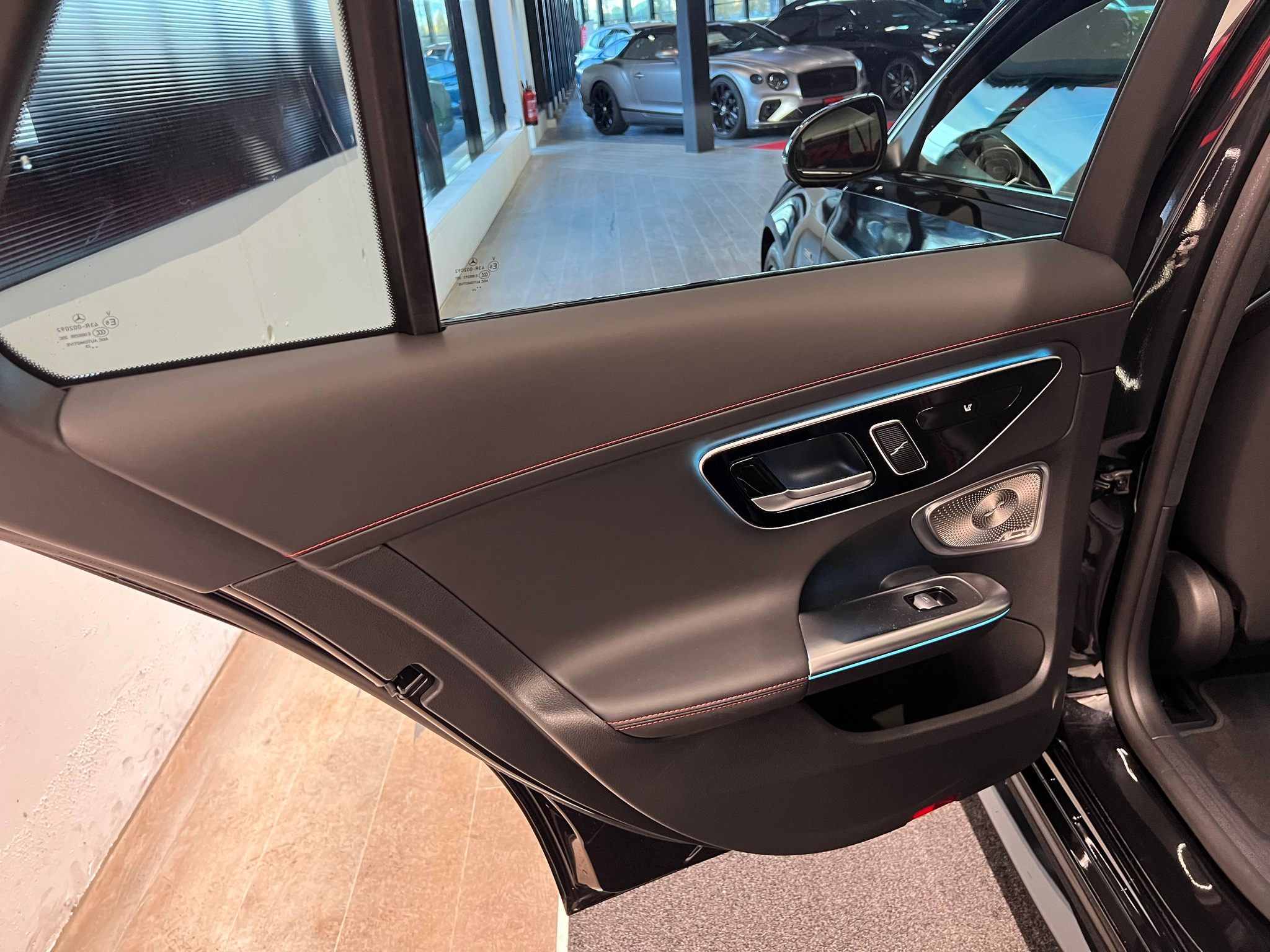 listing desktop thumbnail image 17