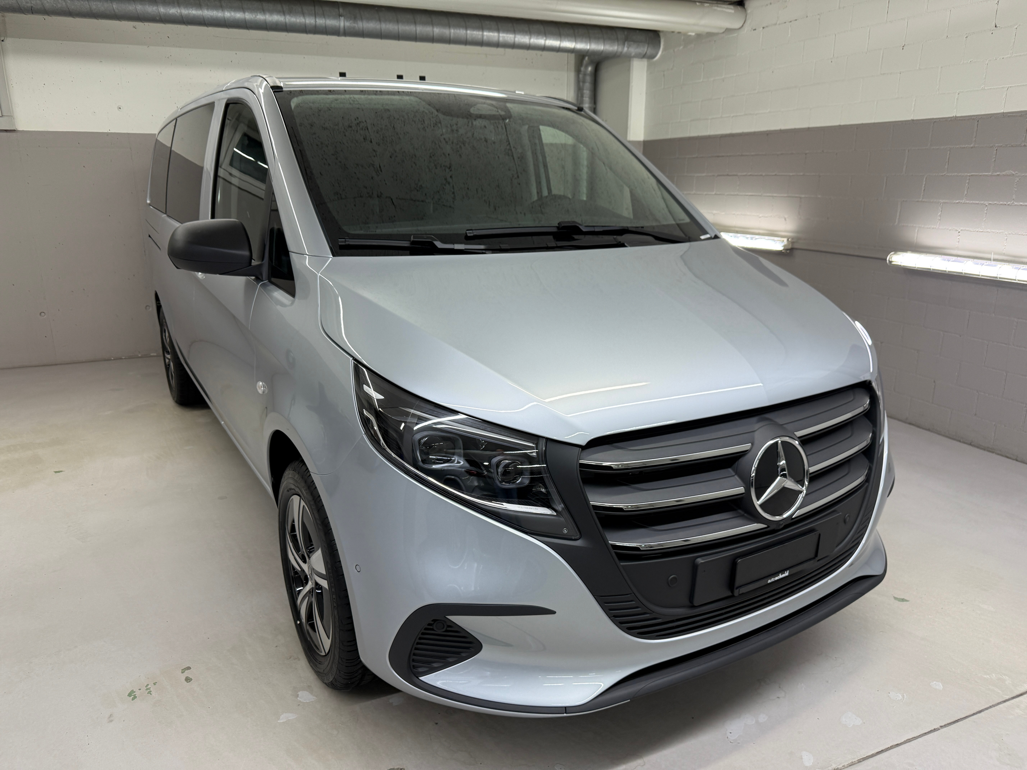 listing desktop thumbnail image 0