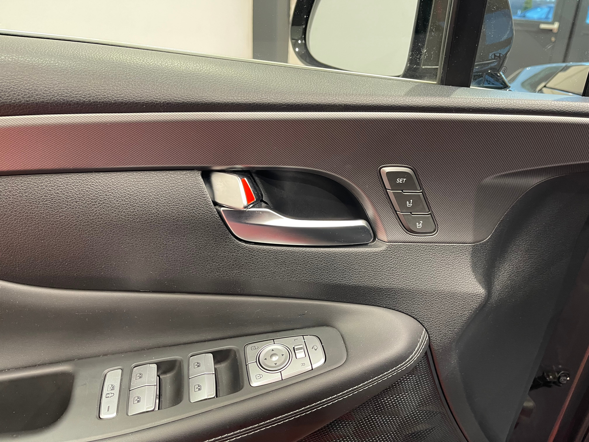 listing desktop thumbnail image 12