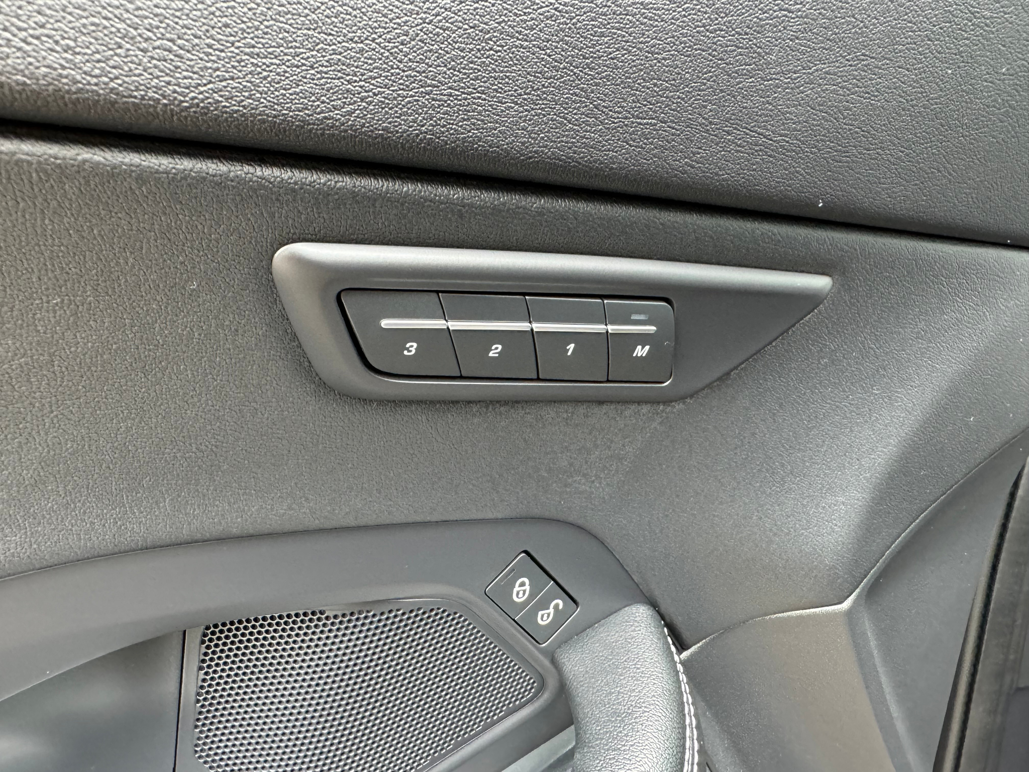 listing desktop thumbnail image 16