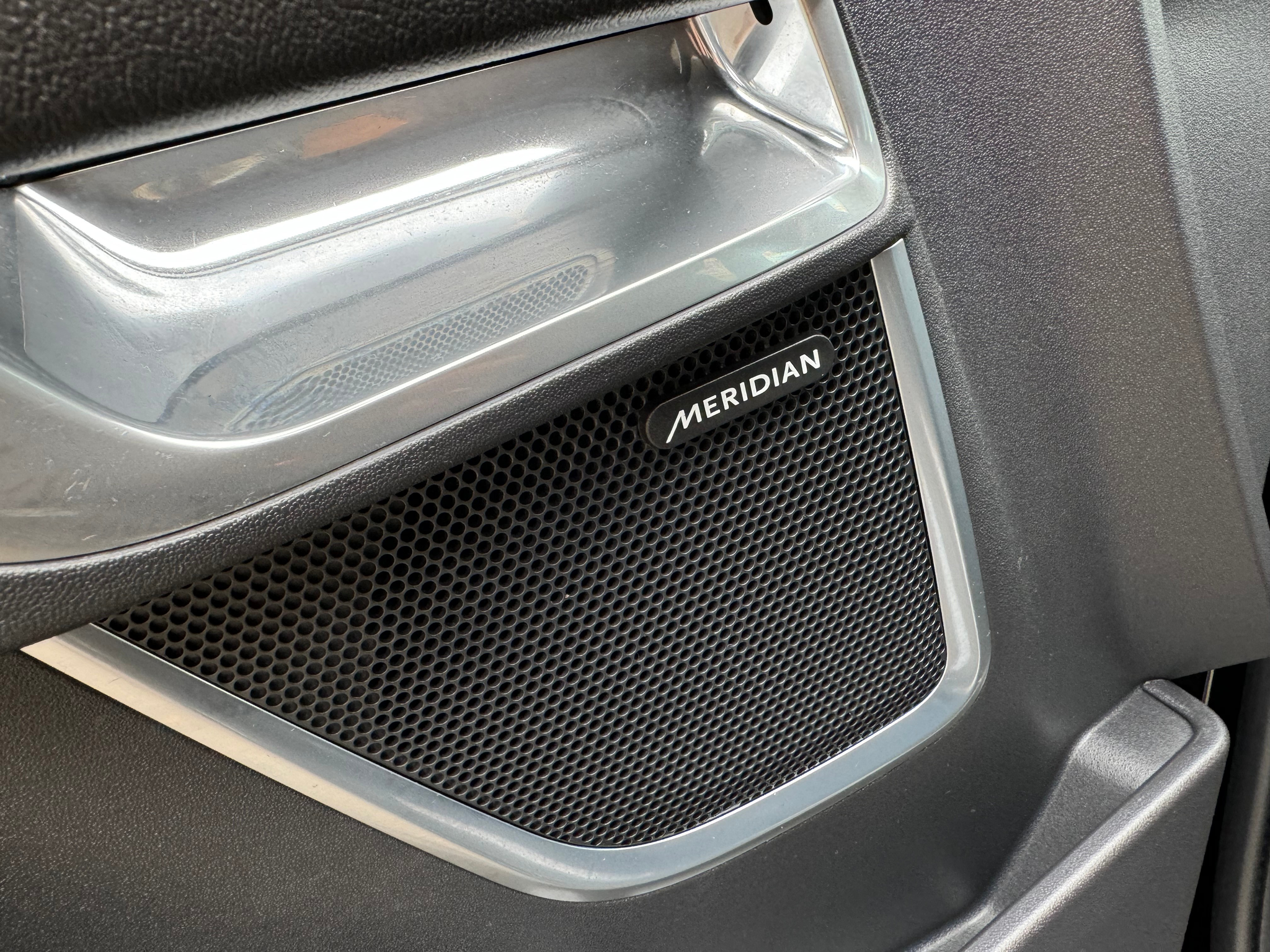 listing desktop thumbnail image 17