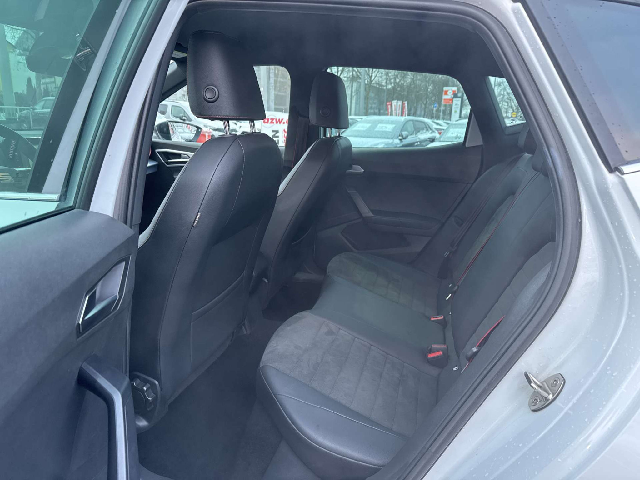 listing desktop thumbnail image 6