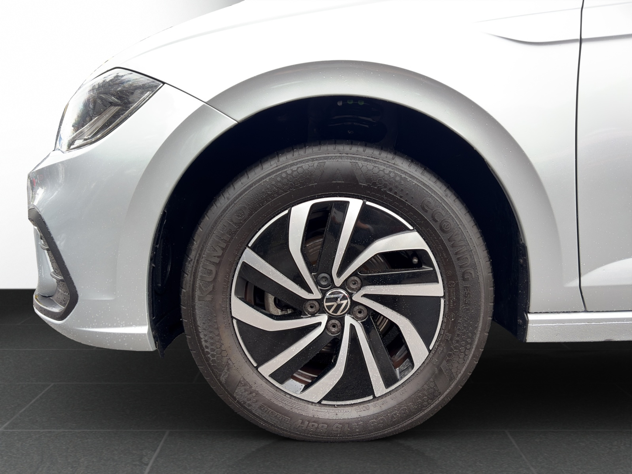 listing desktop thumbnail image 3