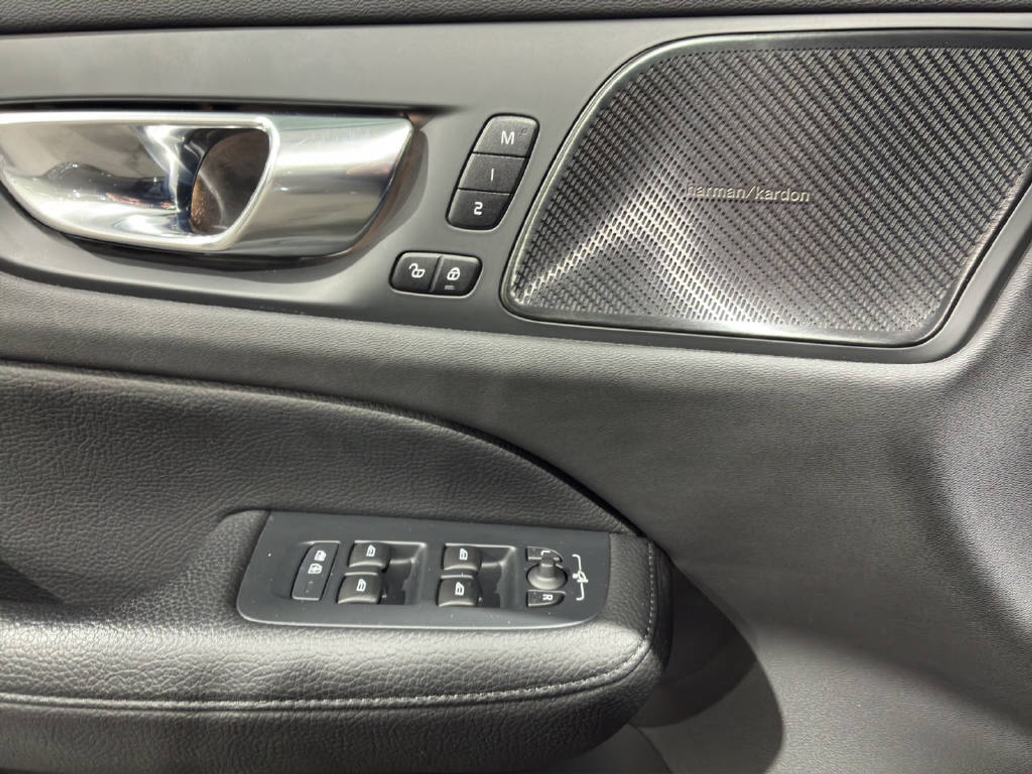 listing desktop thumbnail image 11