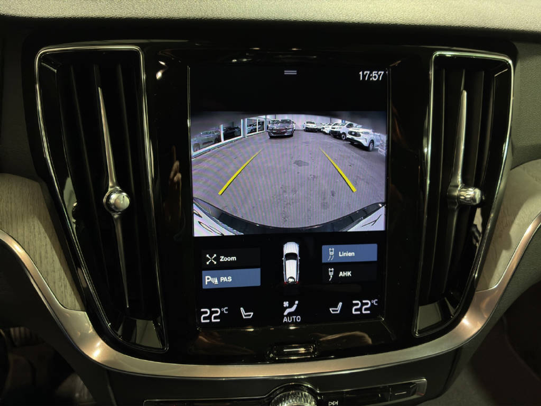 listing desktop thumbnail image 10