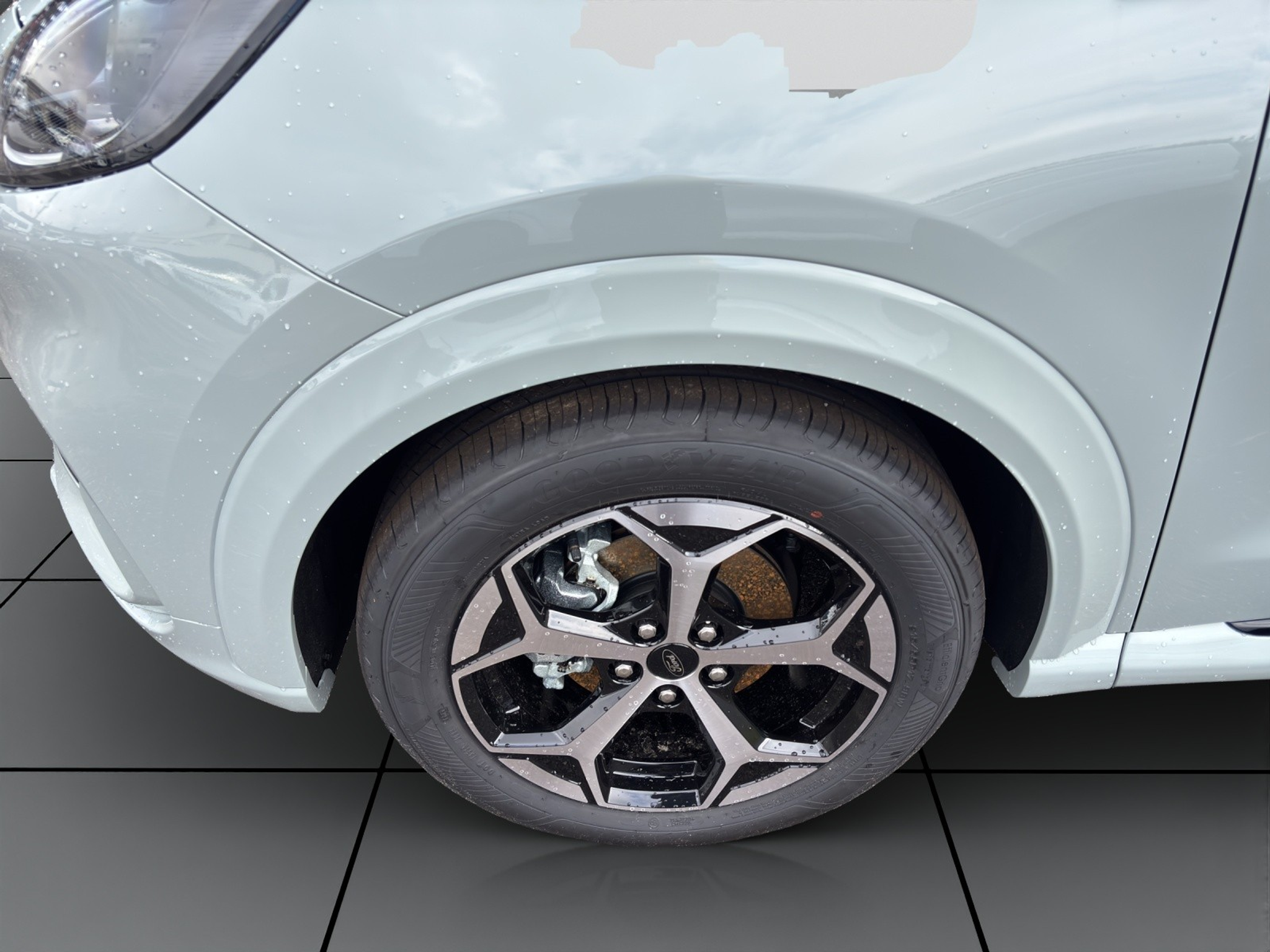 listing desktop thumbnail image 4