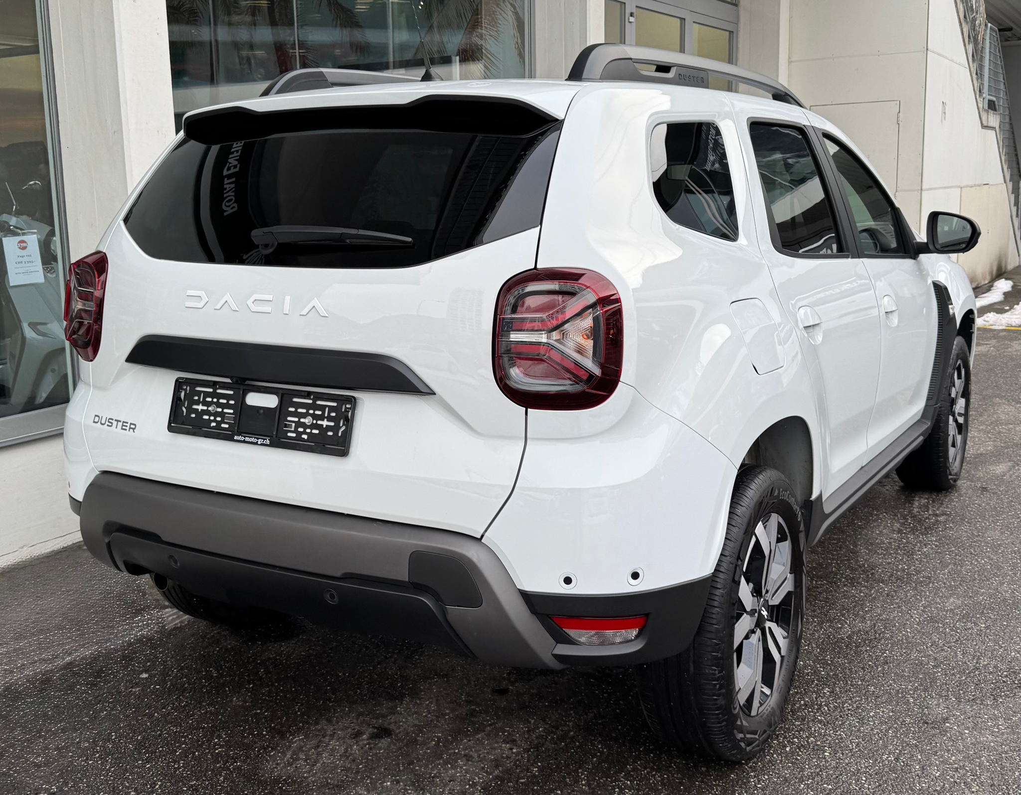 listing desktop thumbnail image 4