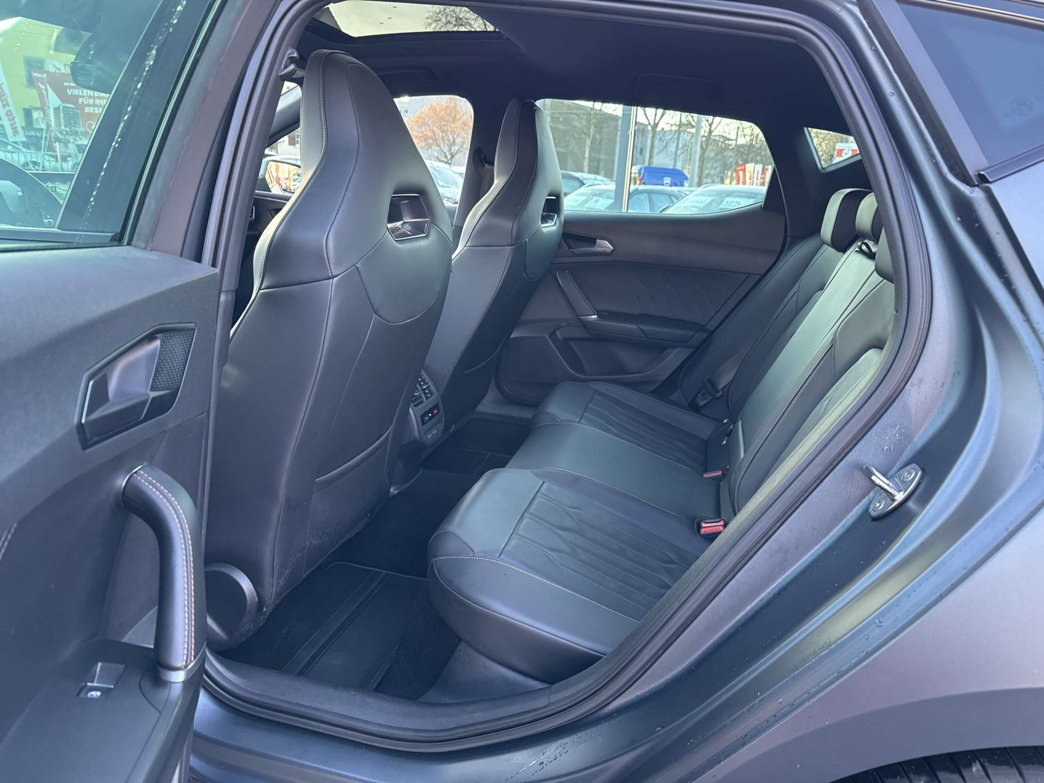 listing desktop thumbnail image 5