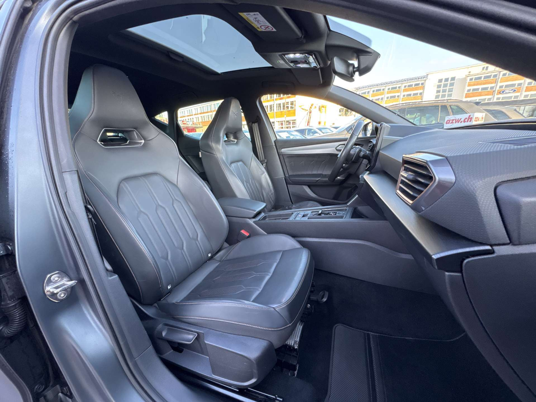 listing desktop thumbnail image 11