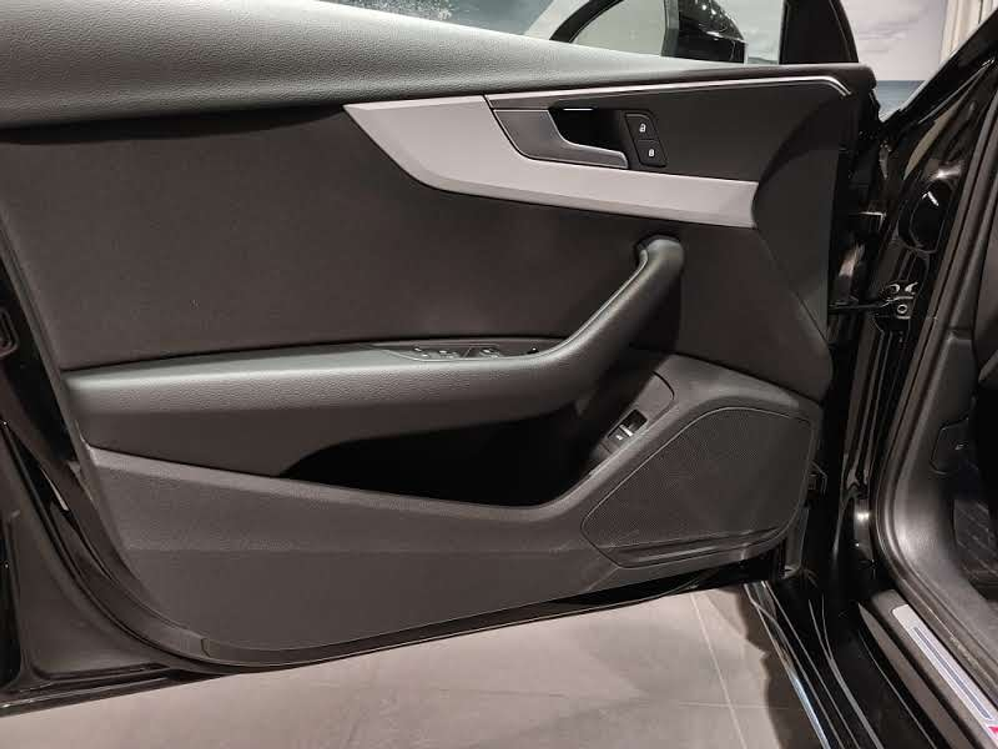 listing desktop thumbnail image 2