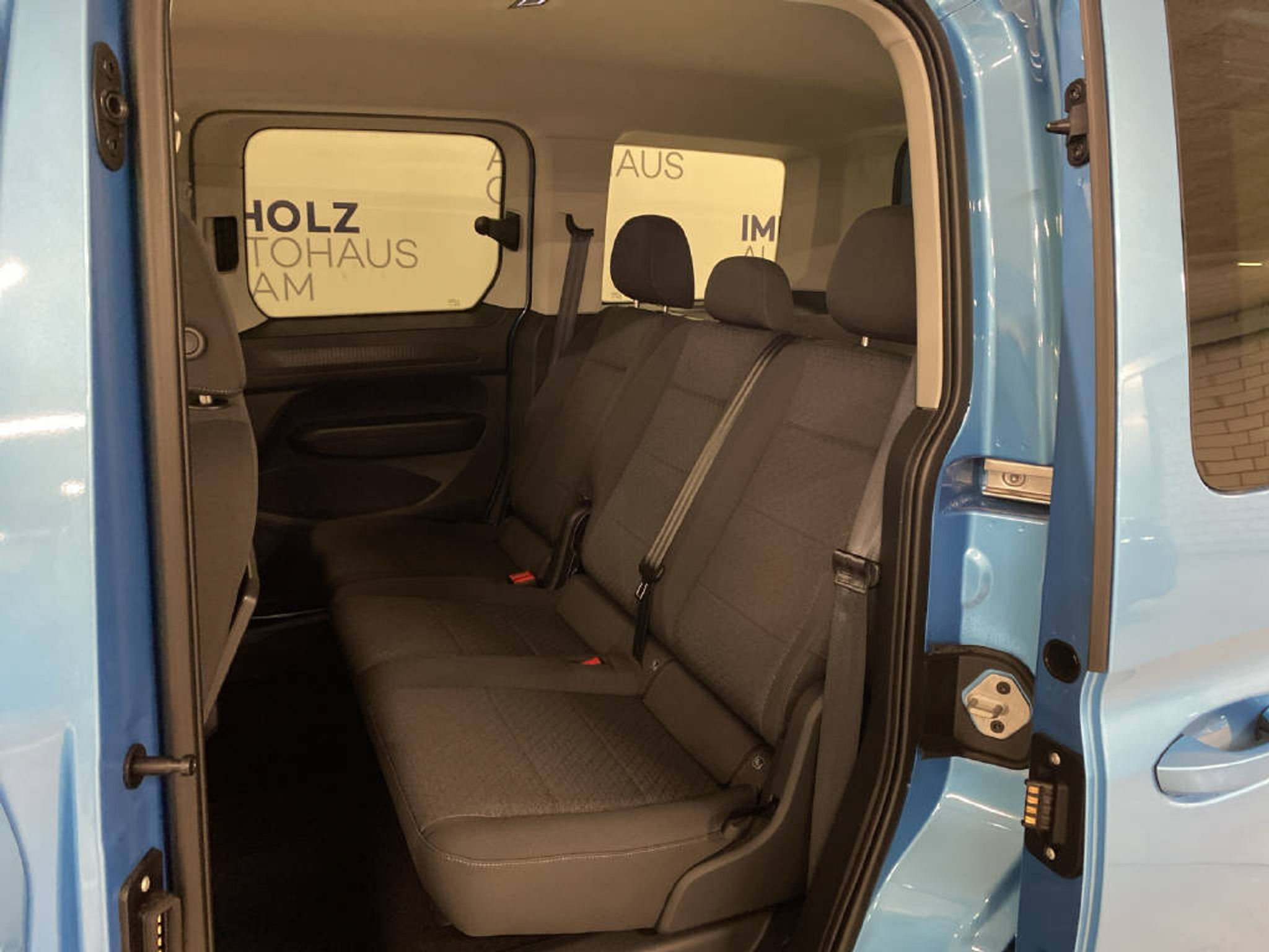 listing desktop thumbnail image 16