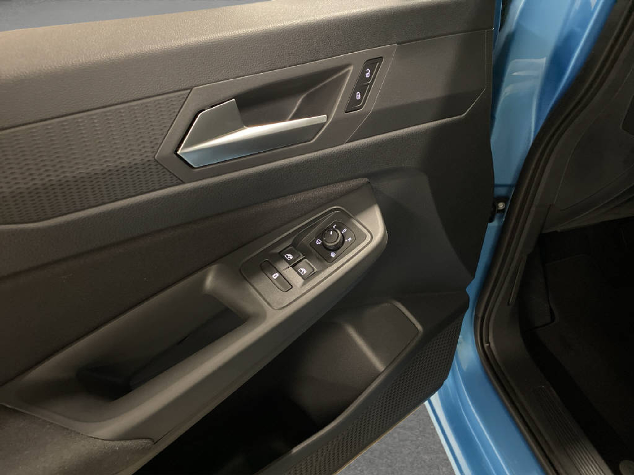 listing desktop thumbnail image 11