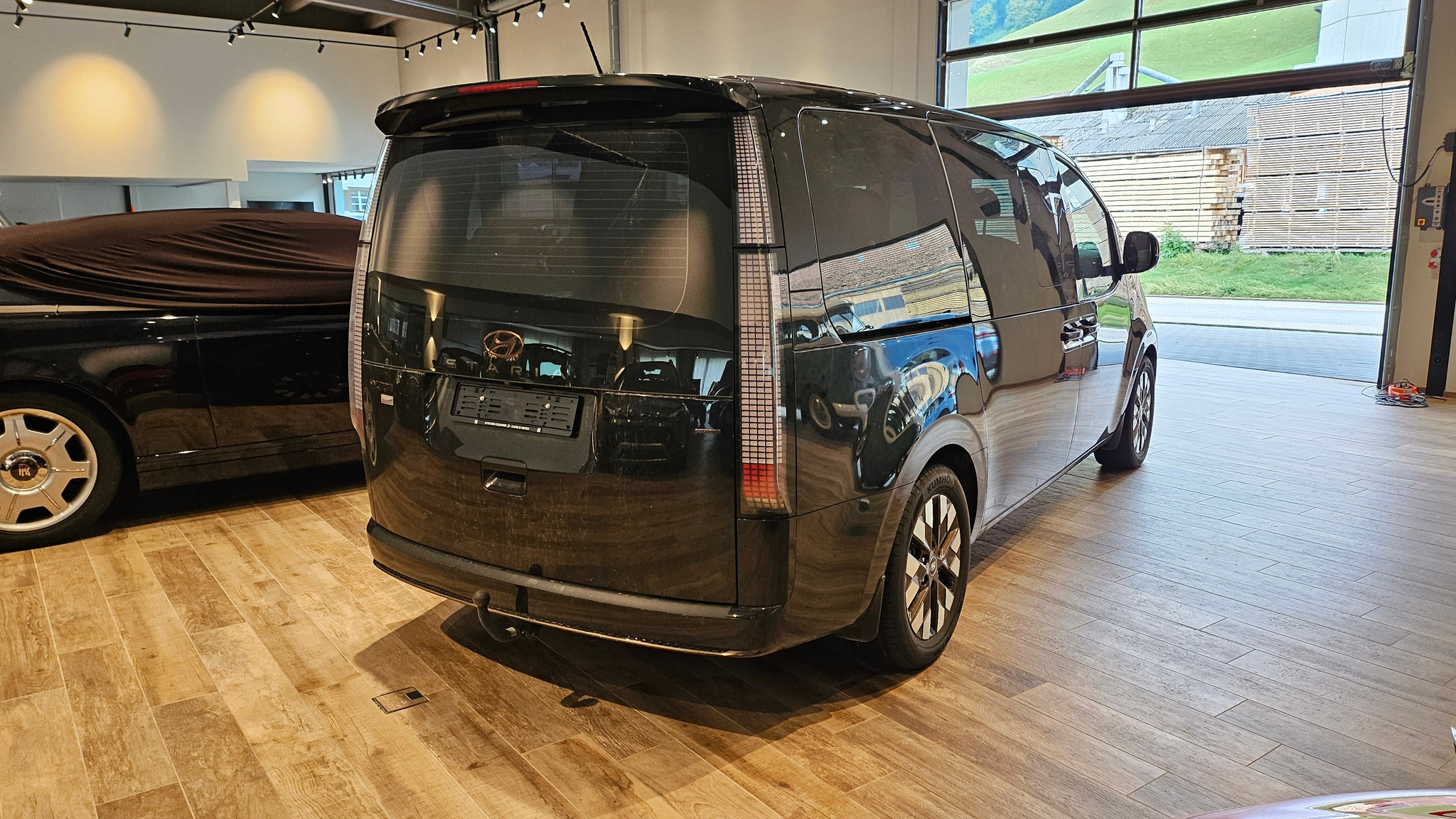 listing desktop thumbnail image 8