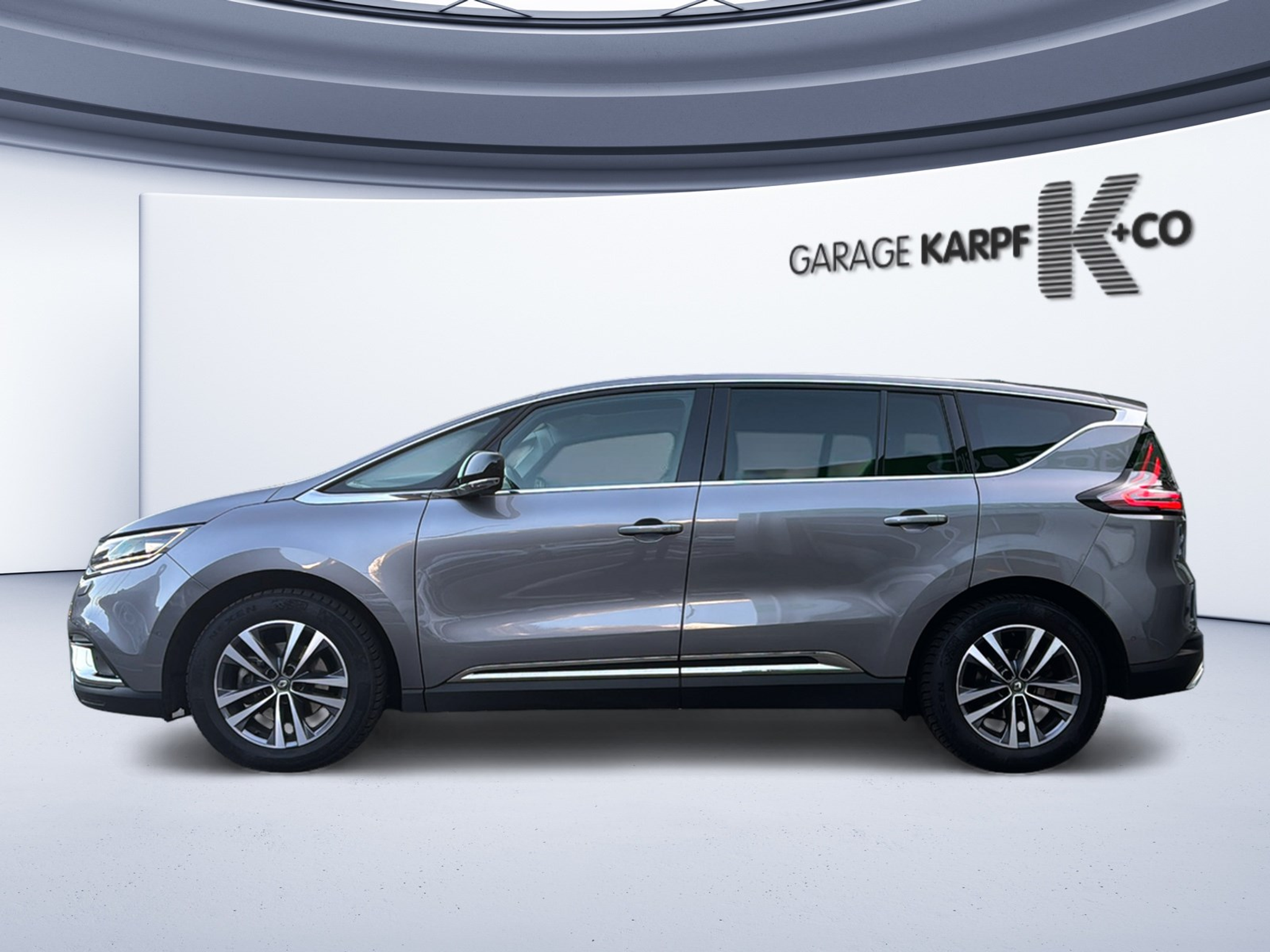 listing desktop thumbnail image 1