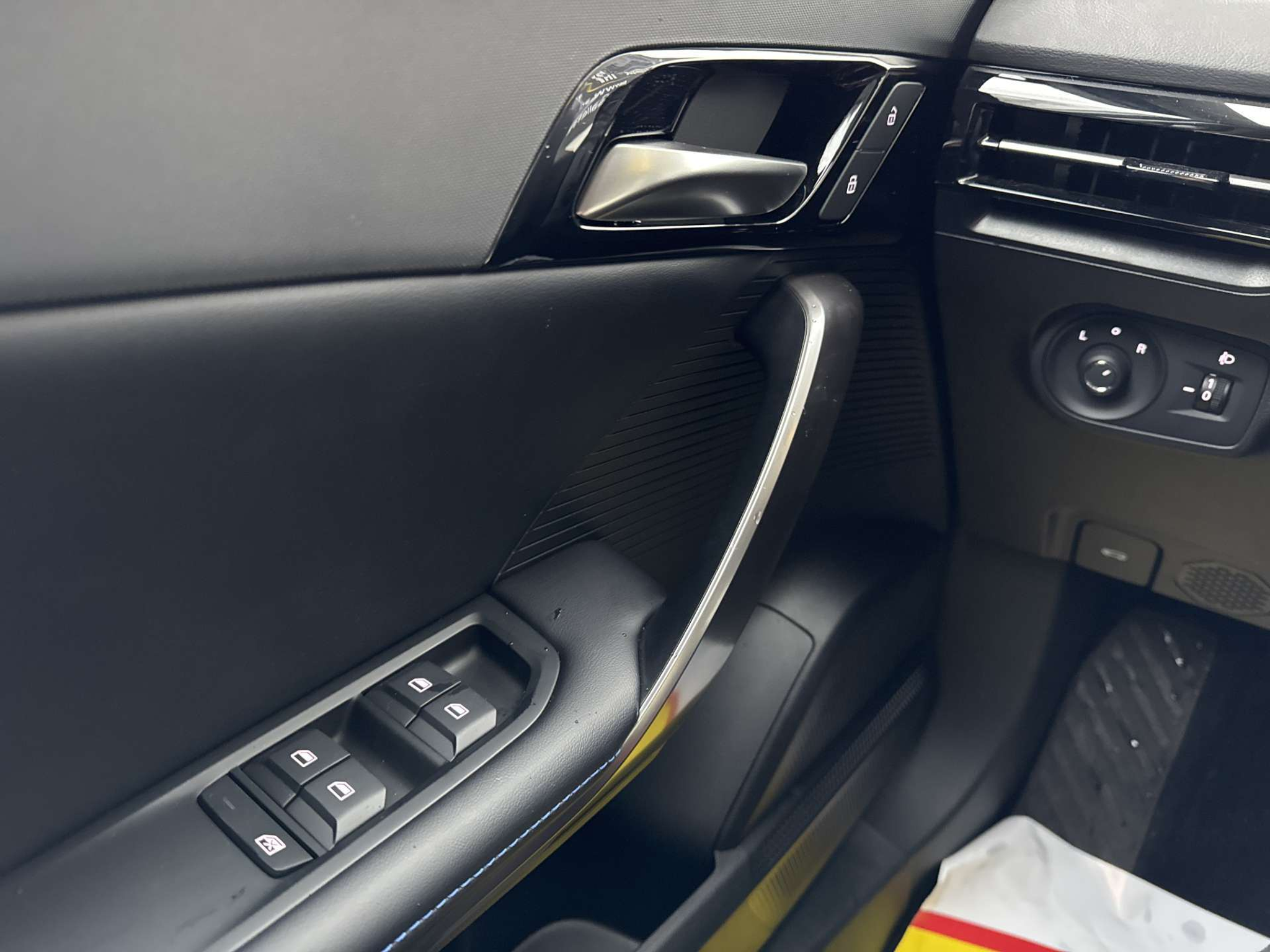 listing desktop thumbnail image 15