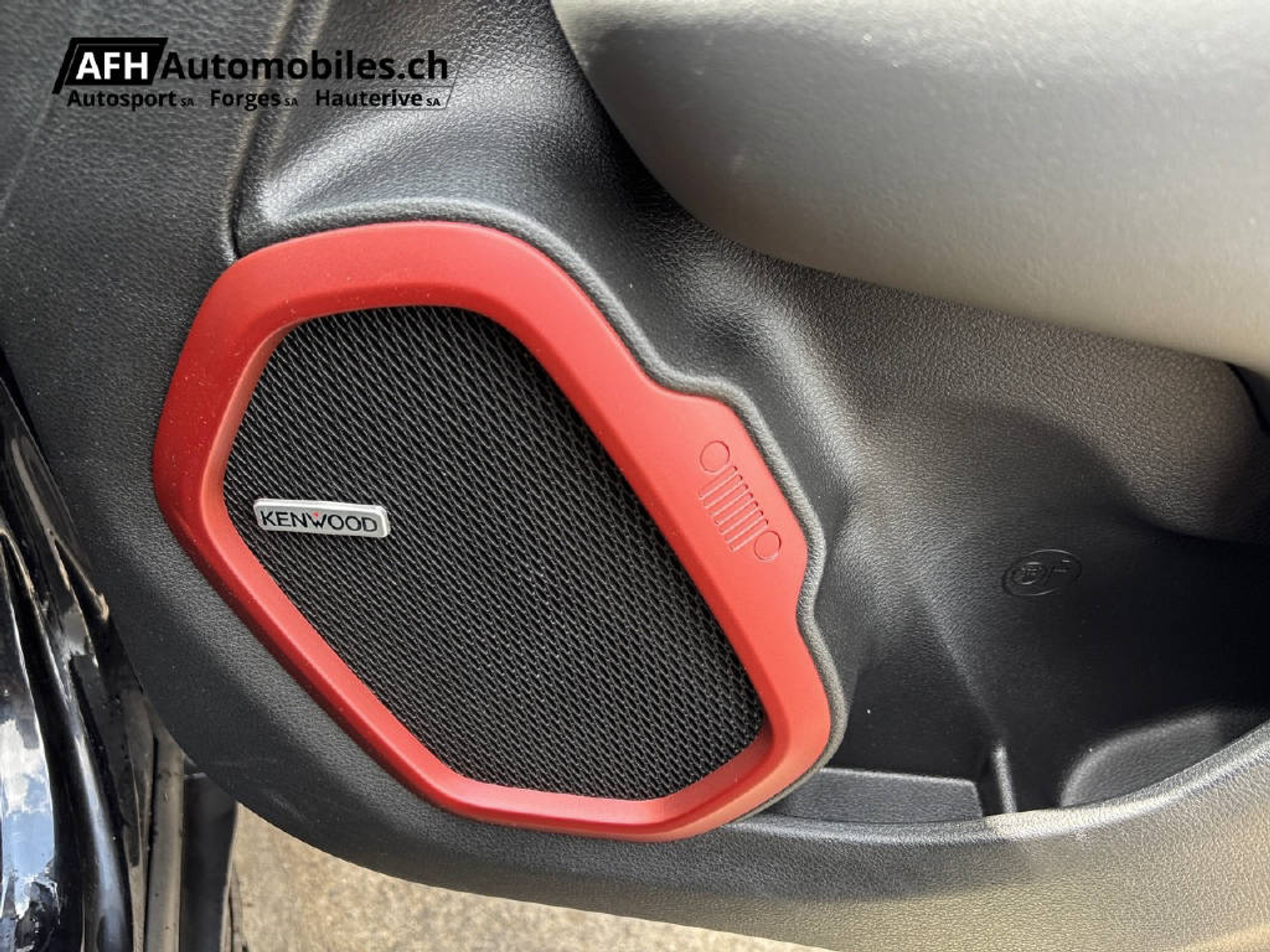 listing desktop thumbnail image 8