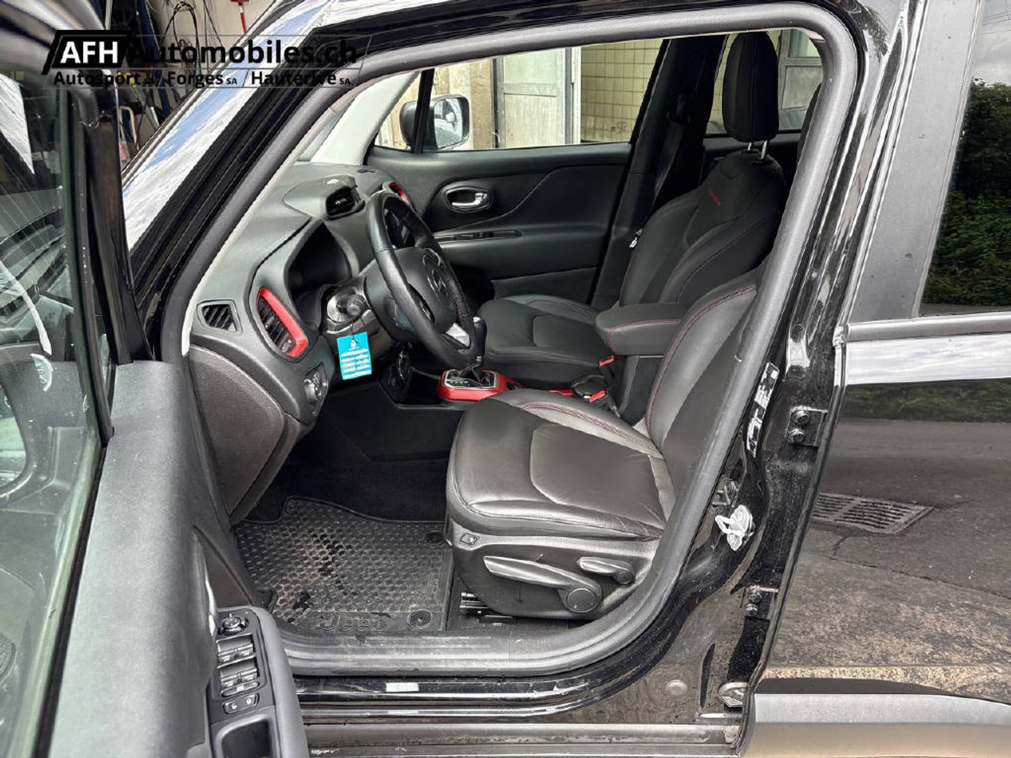 listing desktop thumbnail image 9