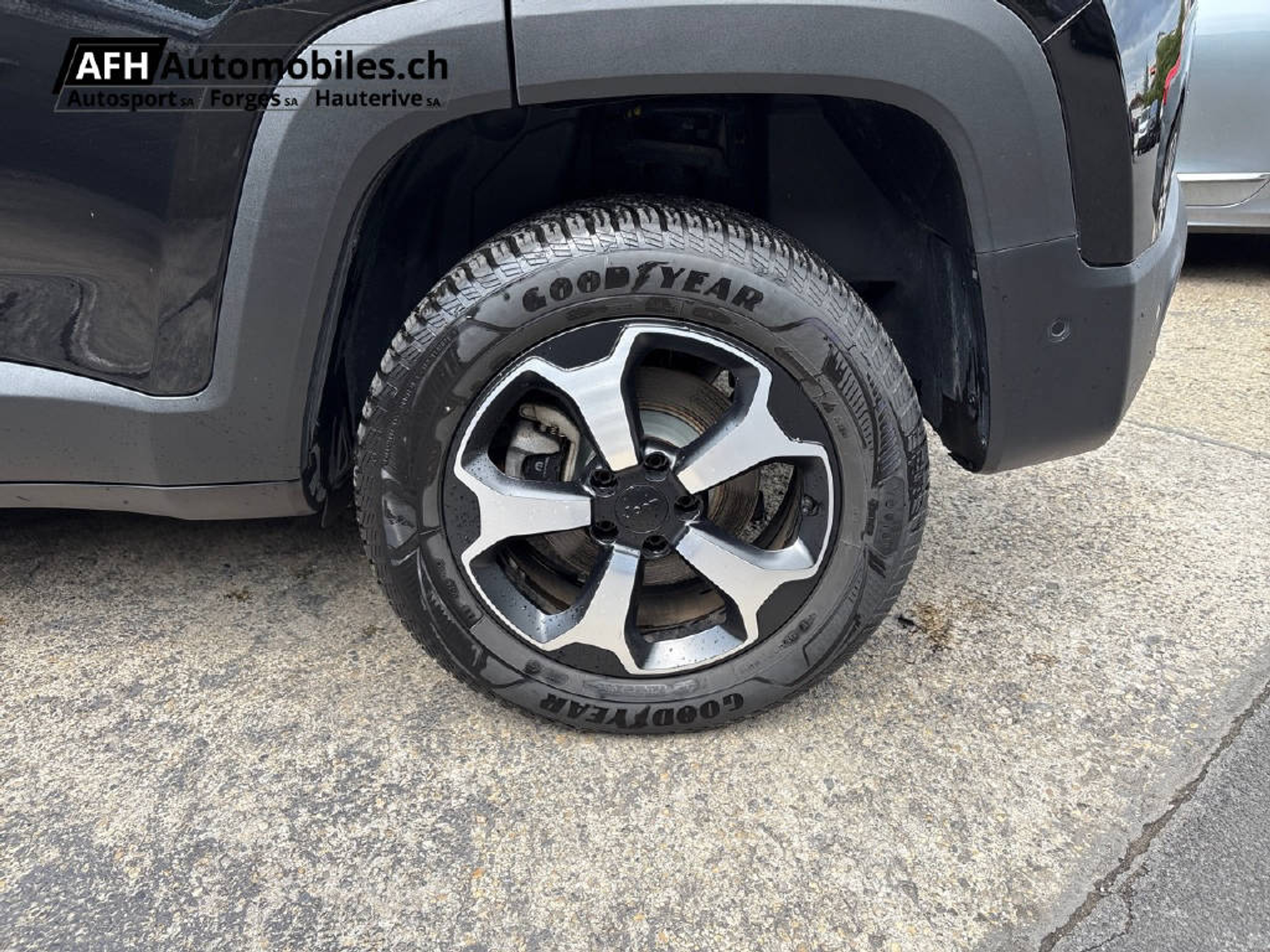 listing desktop thumbnail image 13