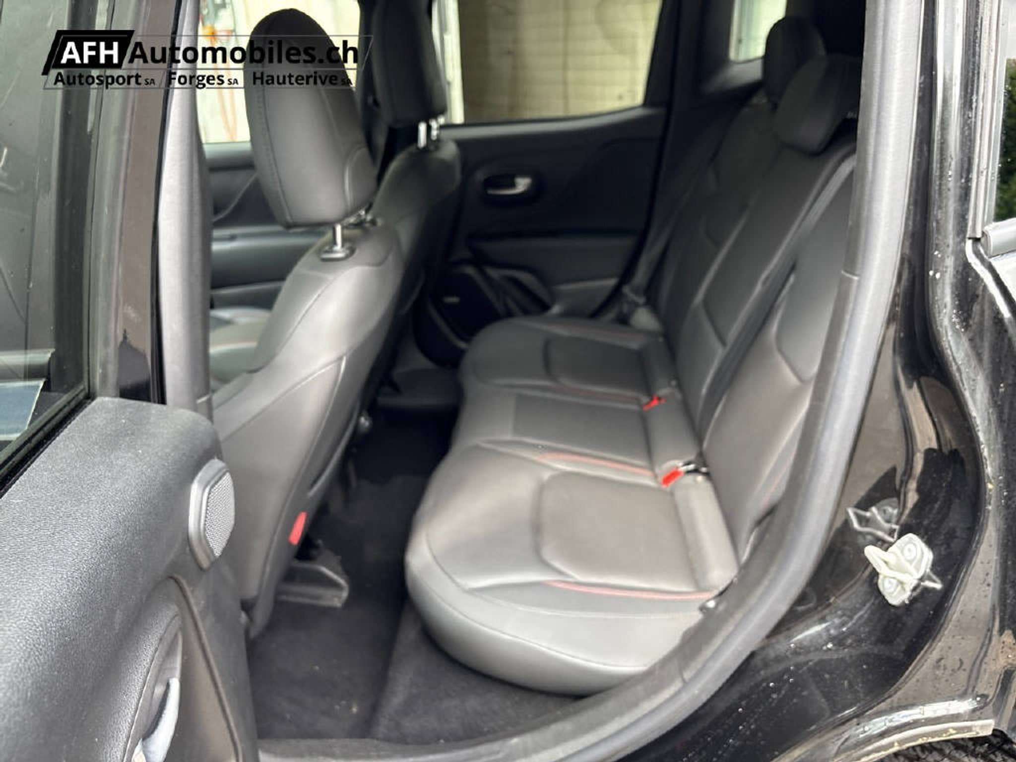 listing desktop thumbnail image 10