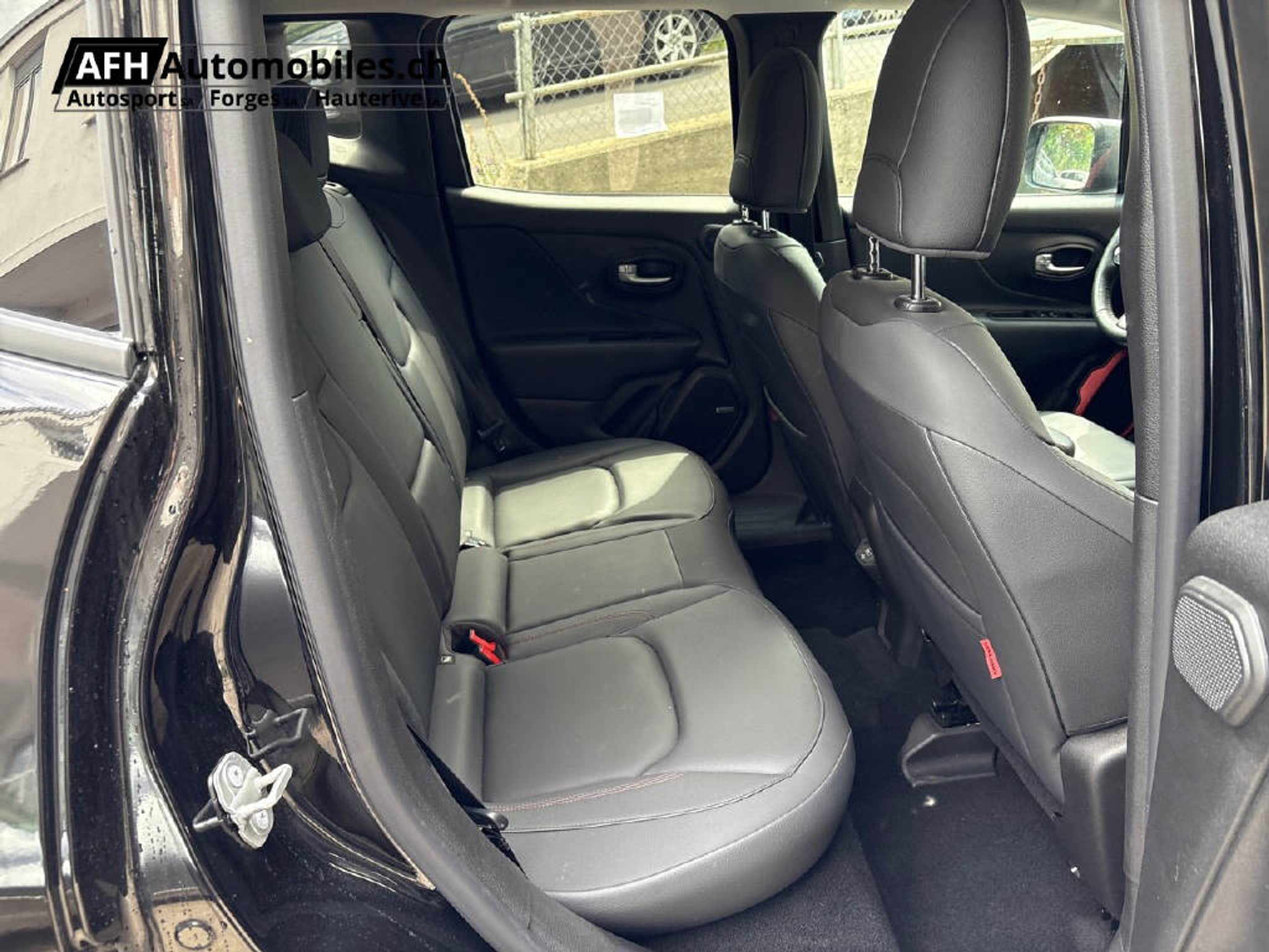 listing desktop thumbnail image 12