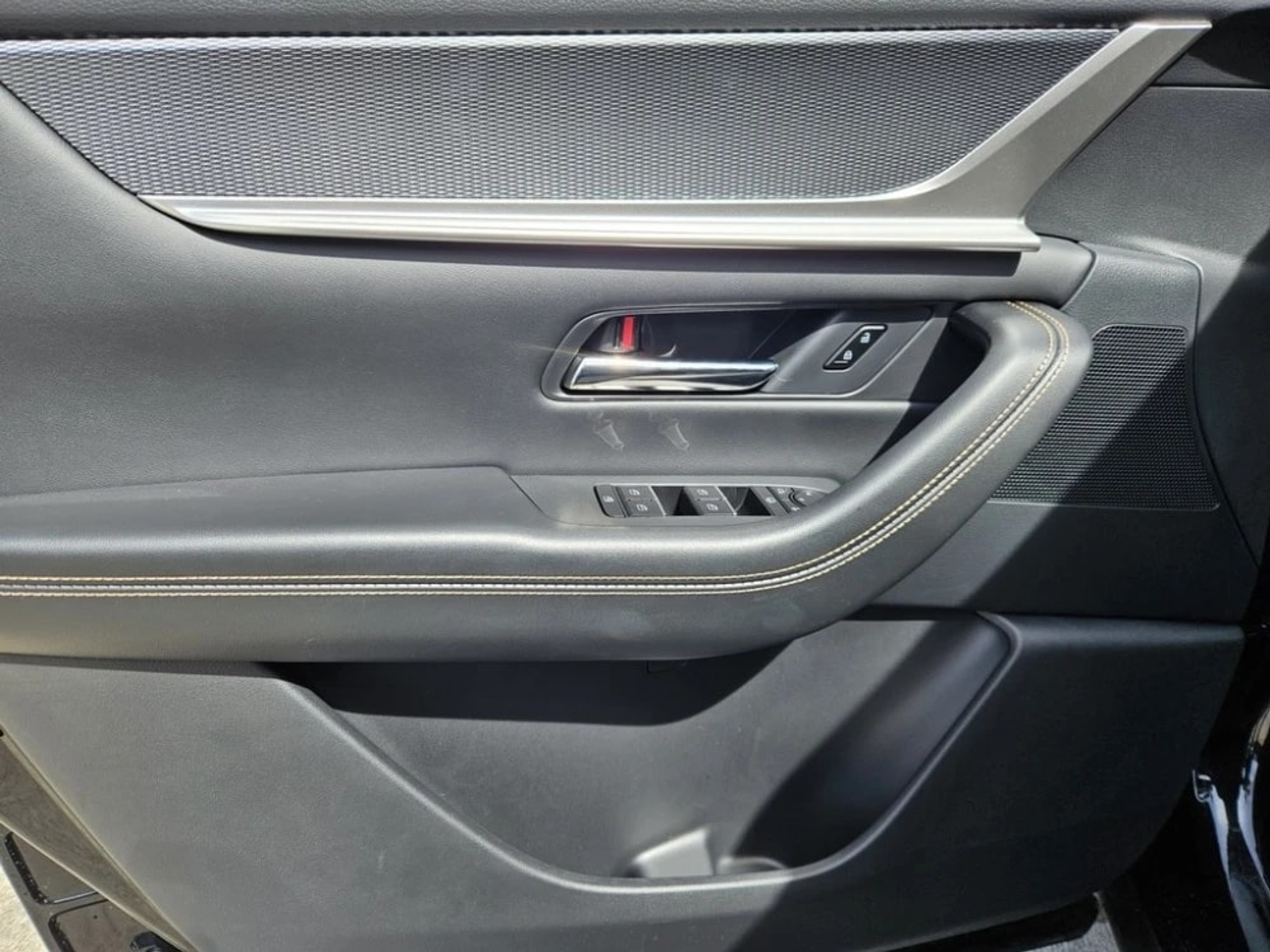 listing desktop thumbnail image 9