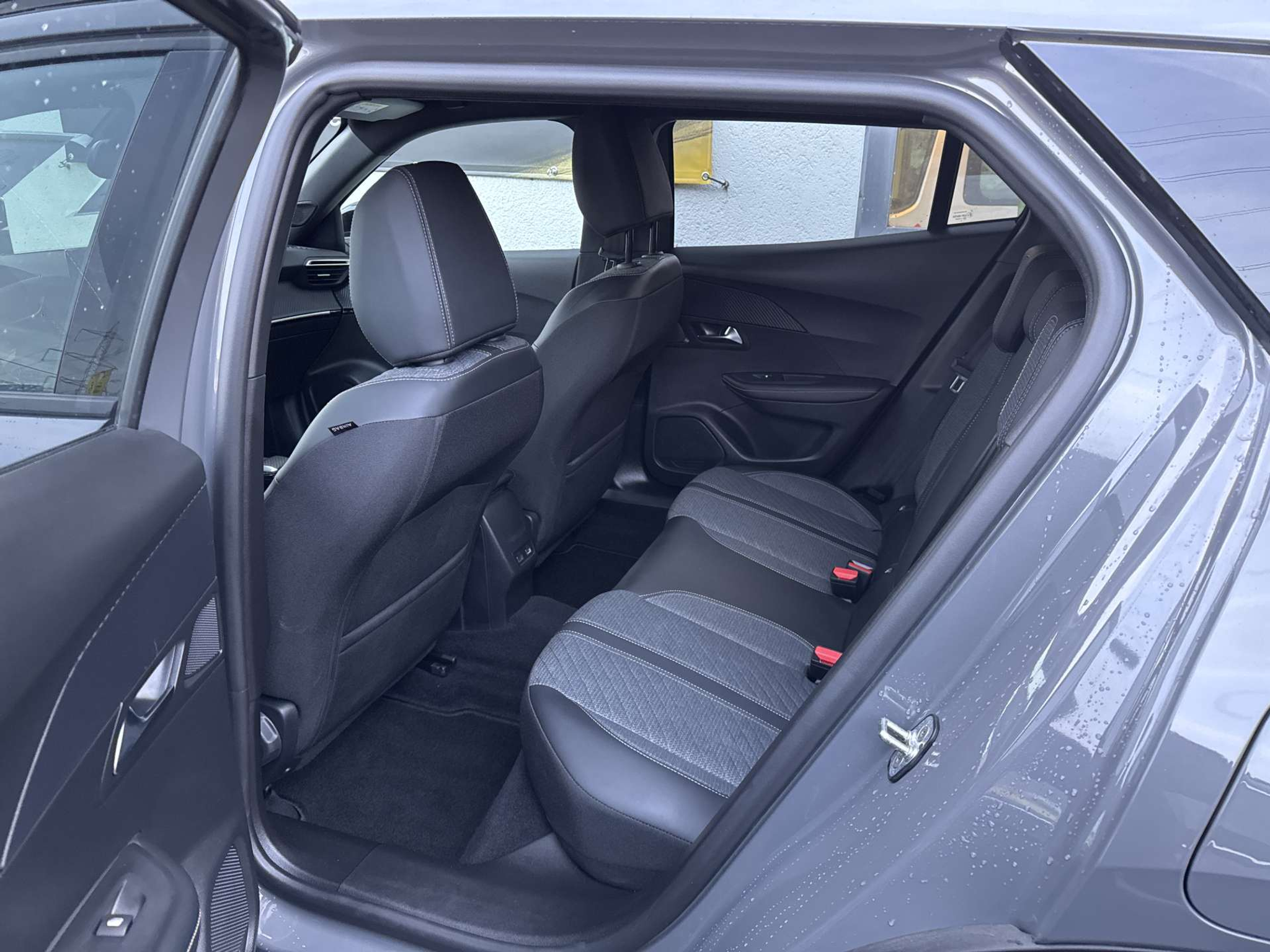 listing desktop thumbnail image 7