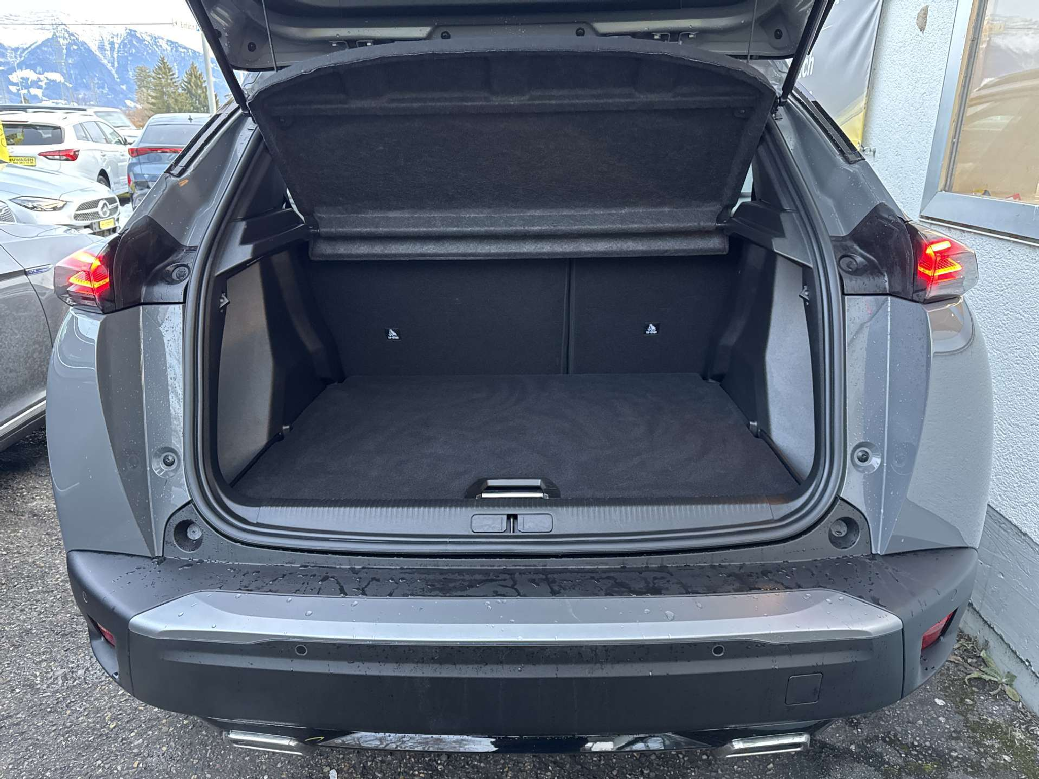 listing desktop thumbnail image 8