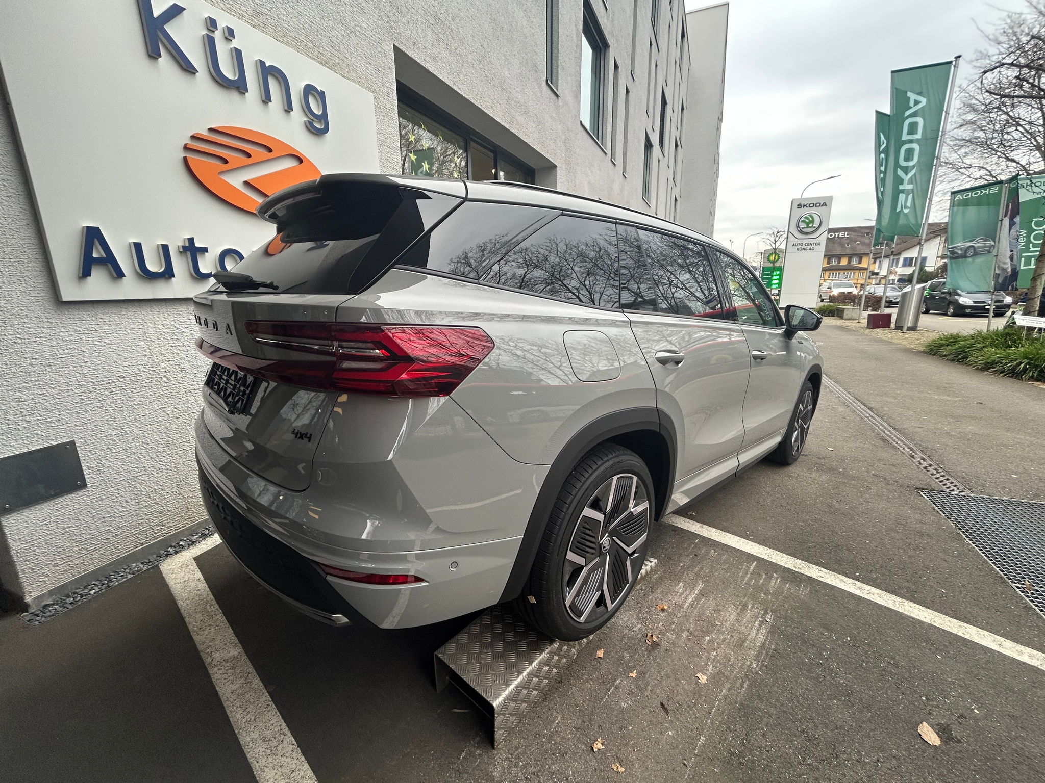 listing desktop thumbnail image 2