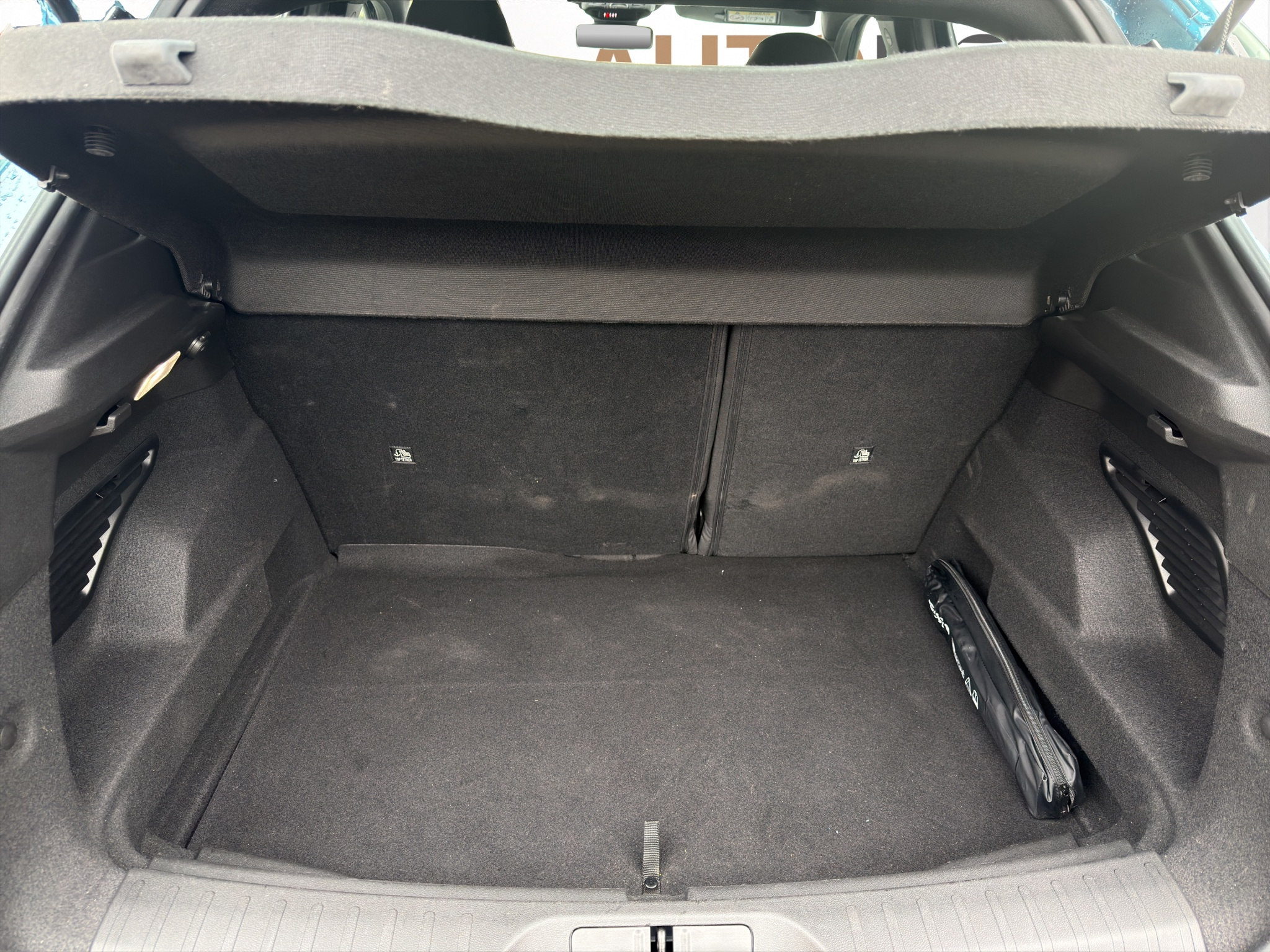 listing desktop thumbnail image 17