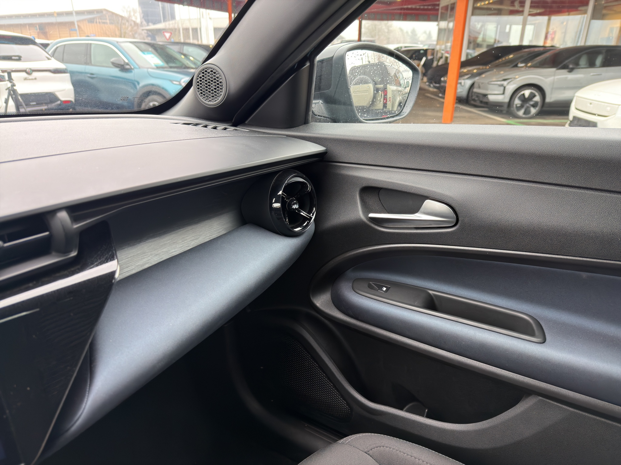 listing desktop thumbnail image 24