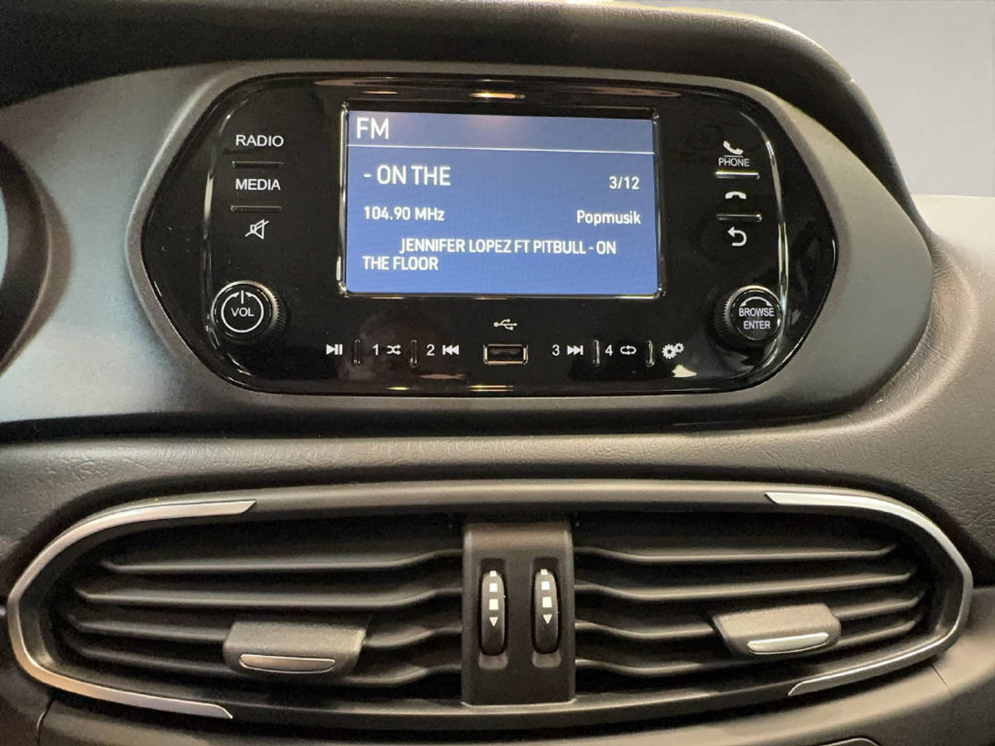 listing desktop thumbnail image 14