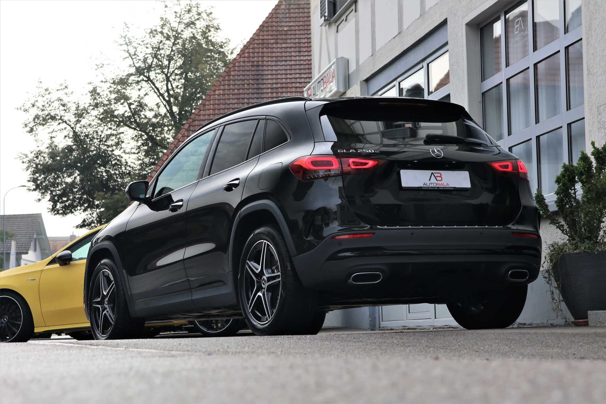 listing desktop thumbnail image 2