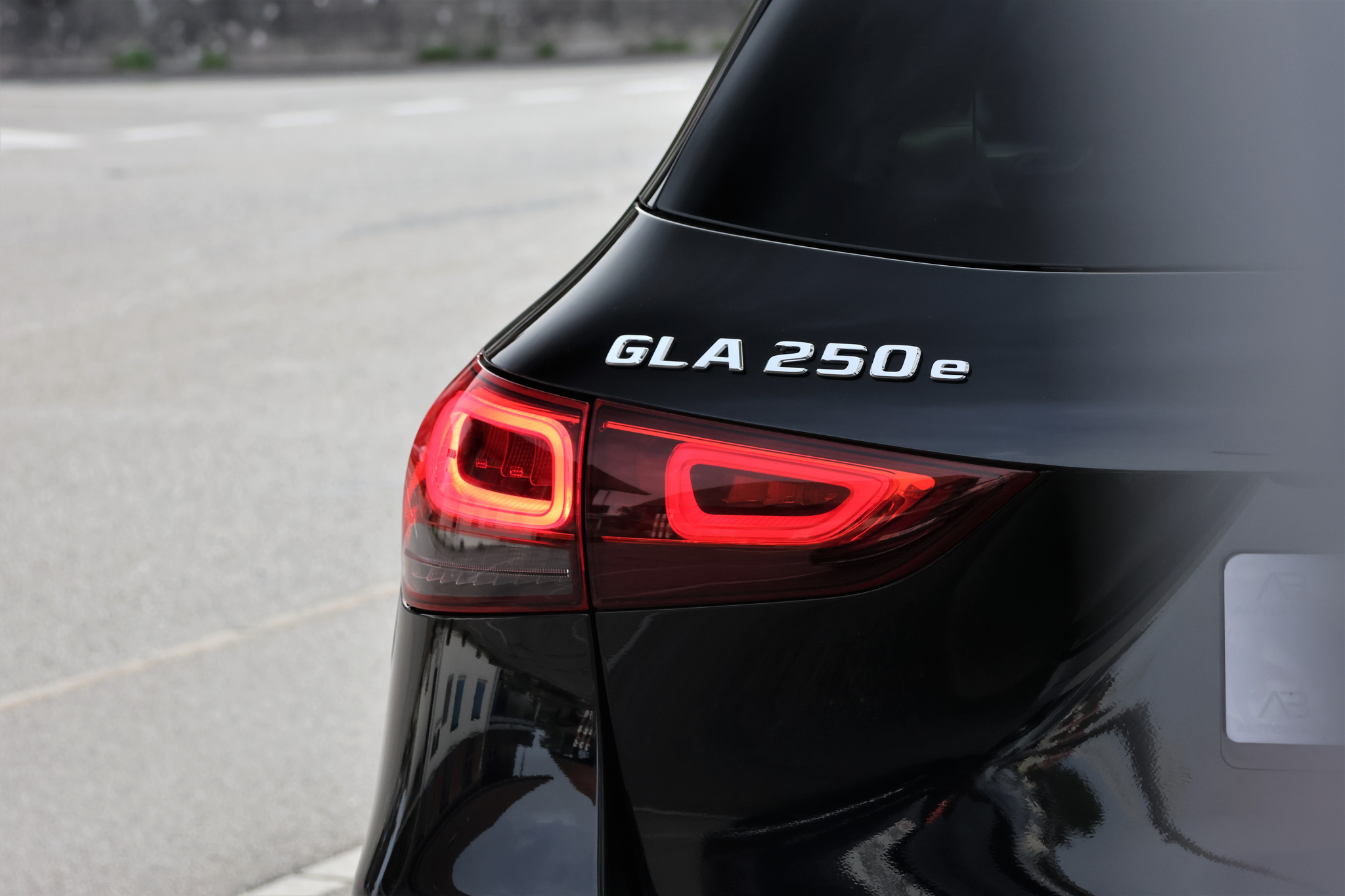 listing desktop thumbnail image 4