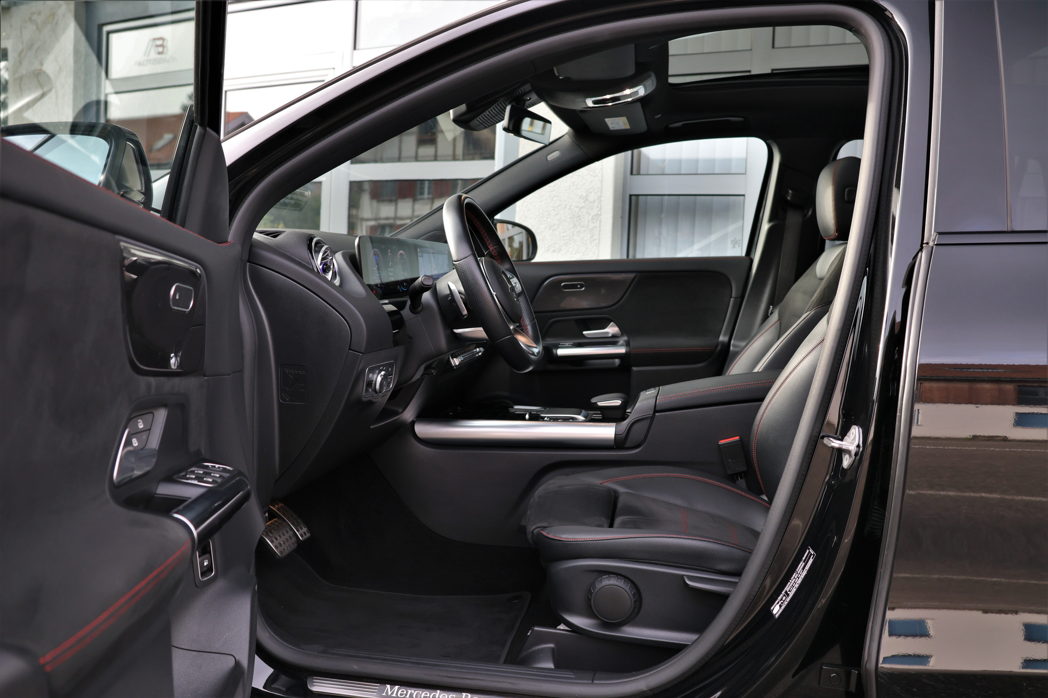 listing desktop thumbnail image 7