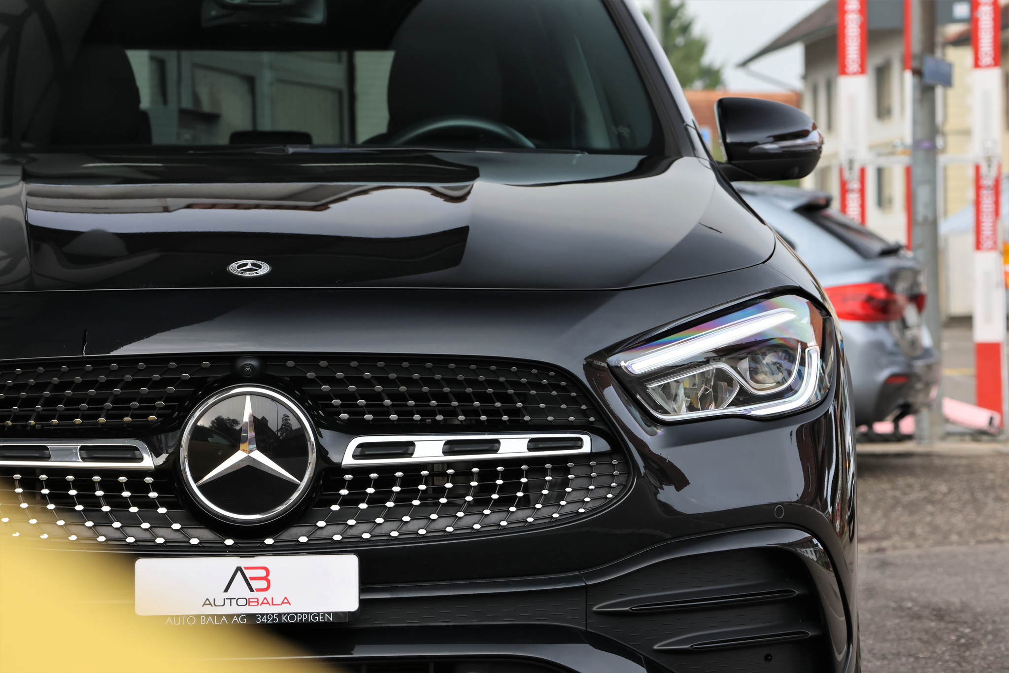 listing desktop thumbnail image 1