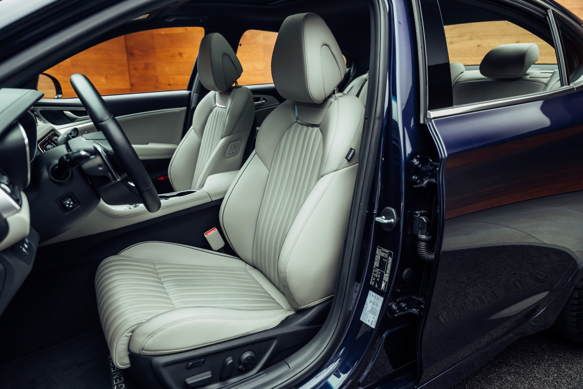 listing desktop thumbnail image 4