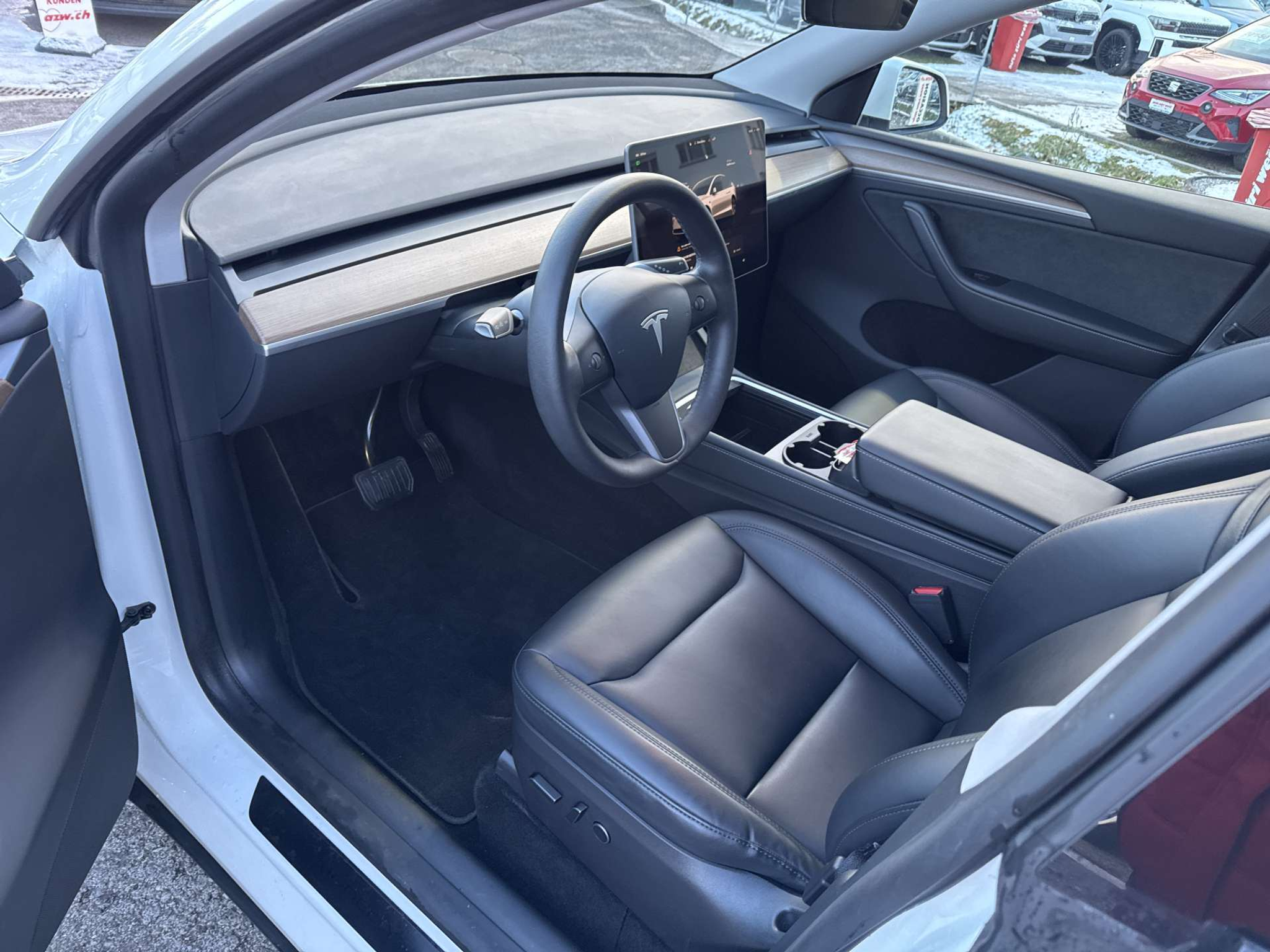 listing desktop thumbnail image 4