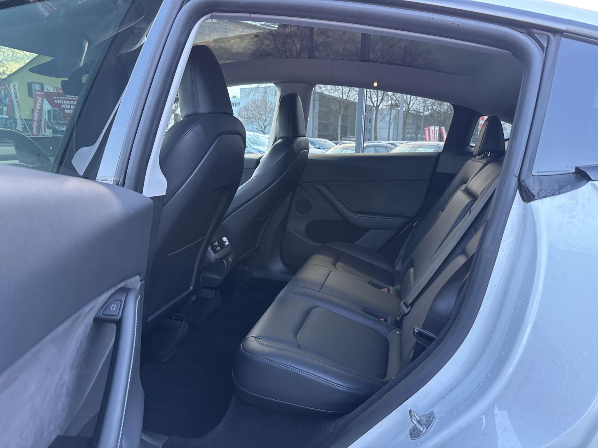 listing desktop thumbnail image 5