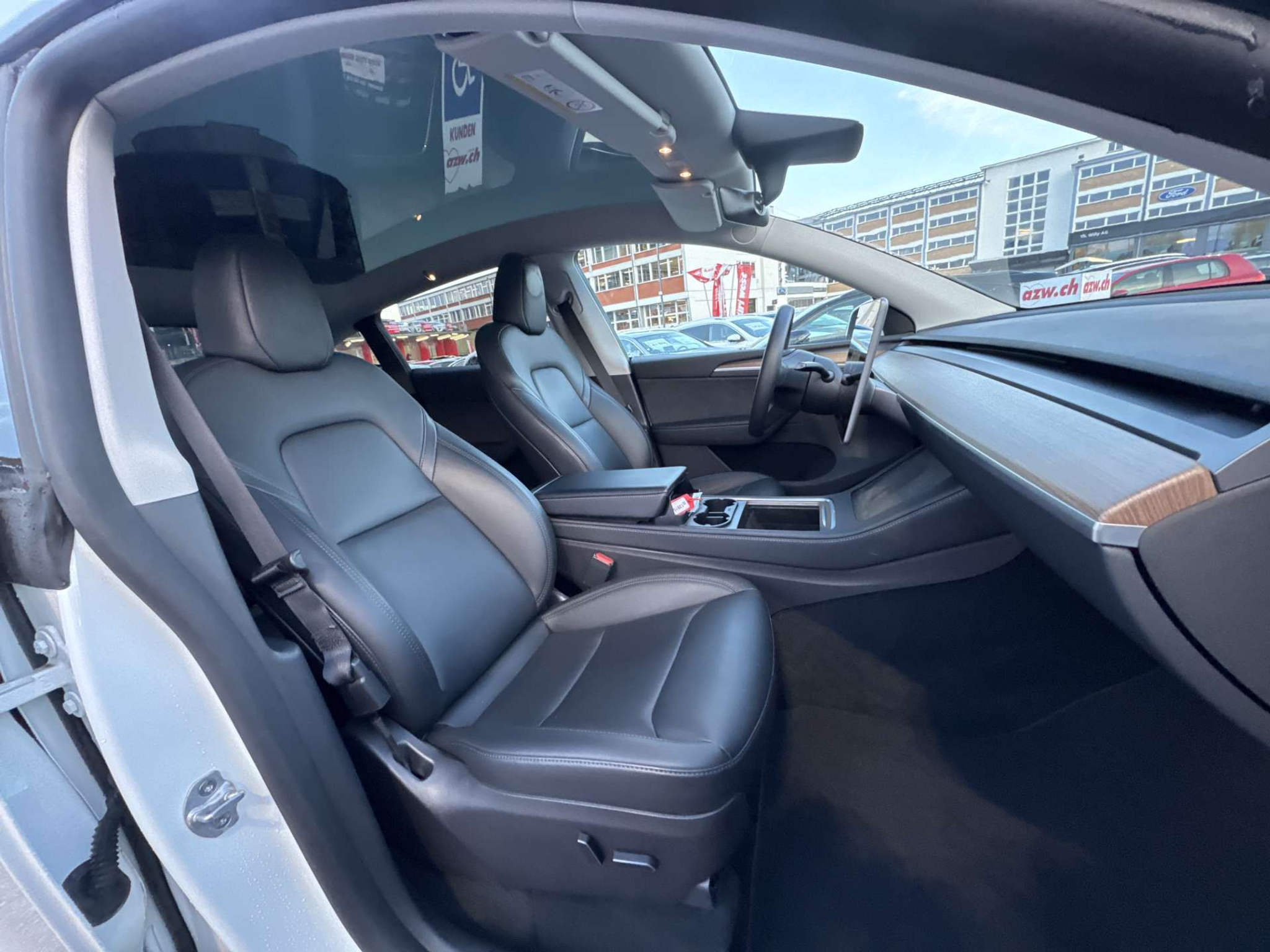 listing desktop thumbnail image 11