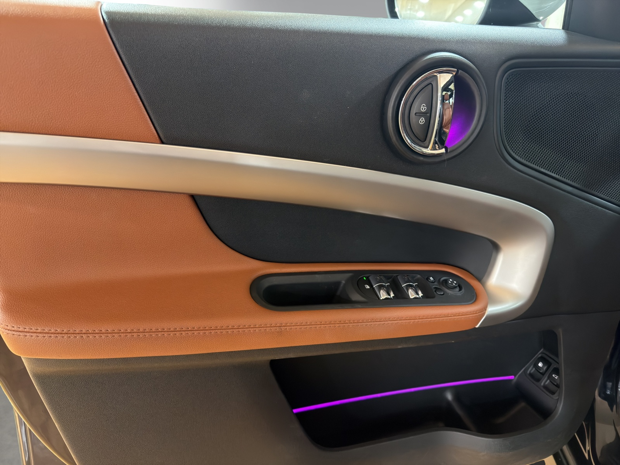 listing desktop thumbnail image 6