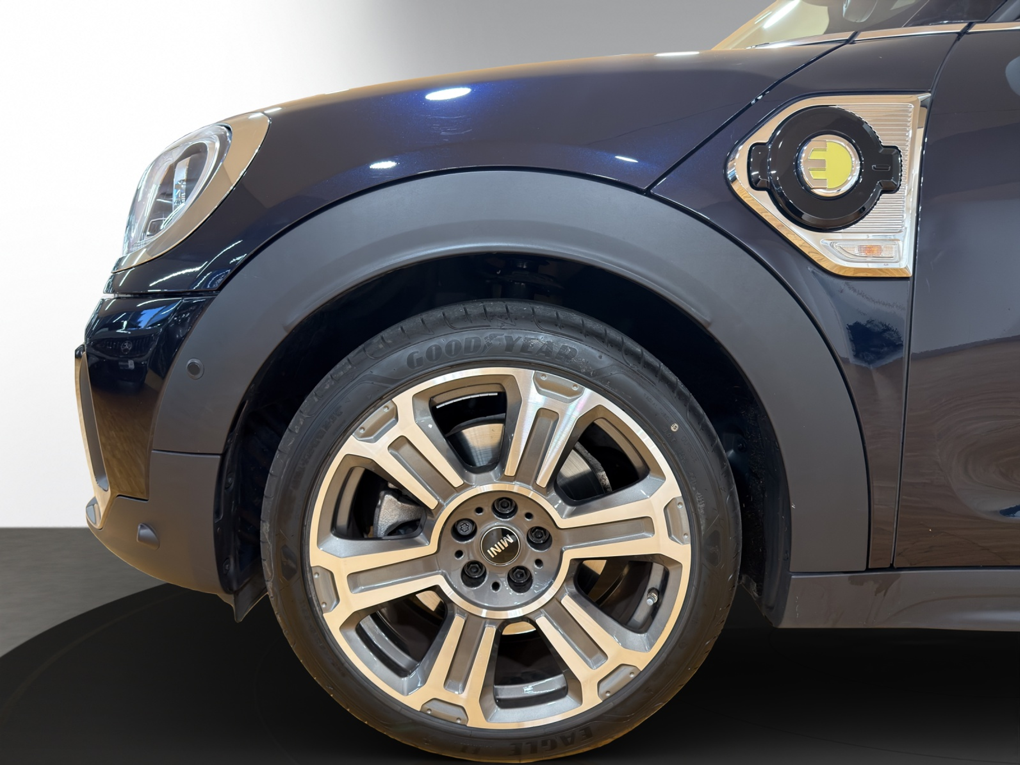 listing desktop thumbnail image 5