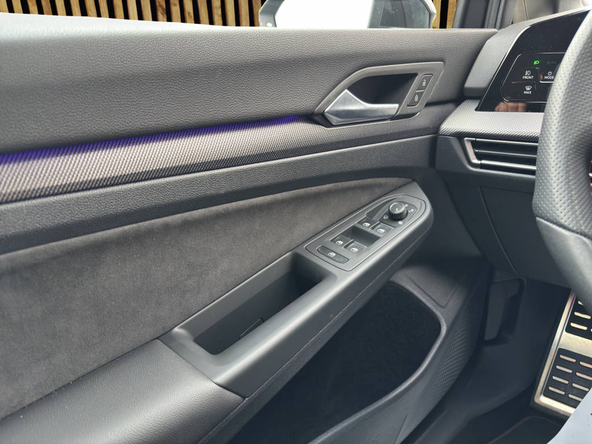 listing desktop thumbnail image 13