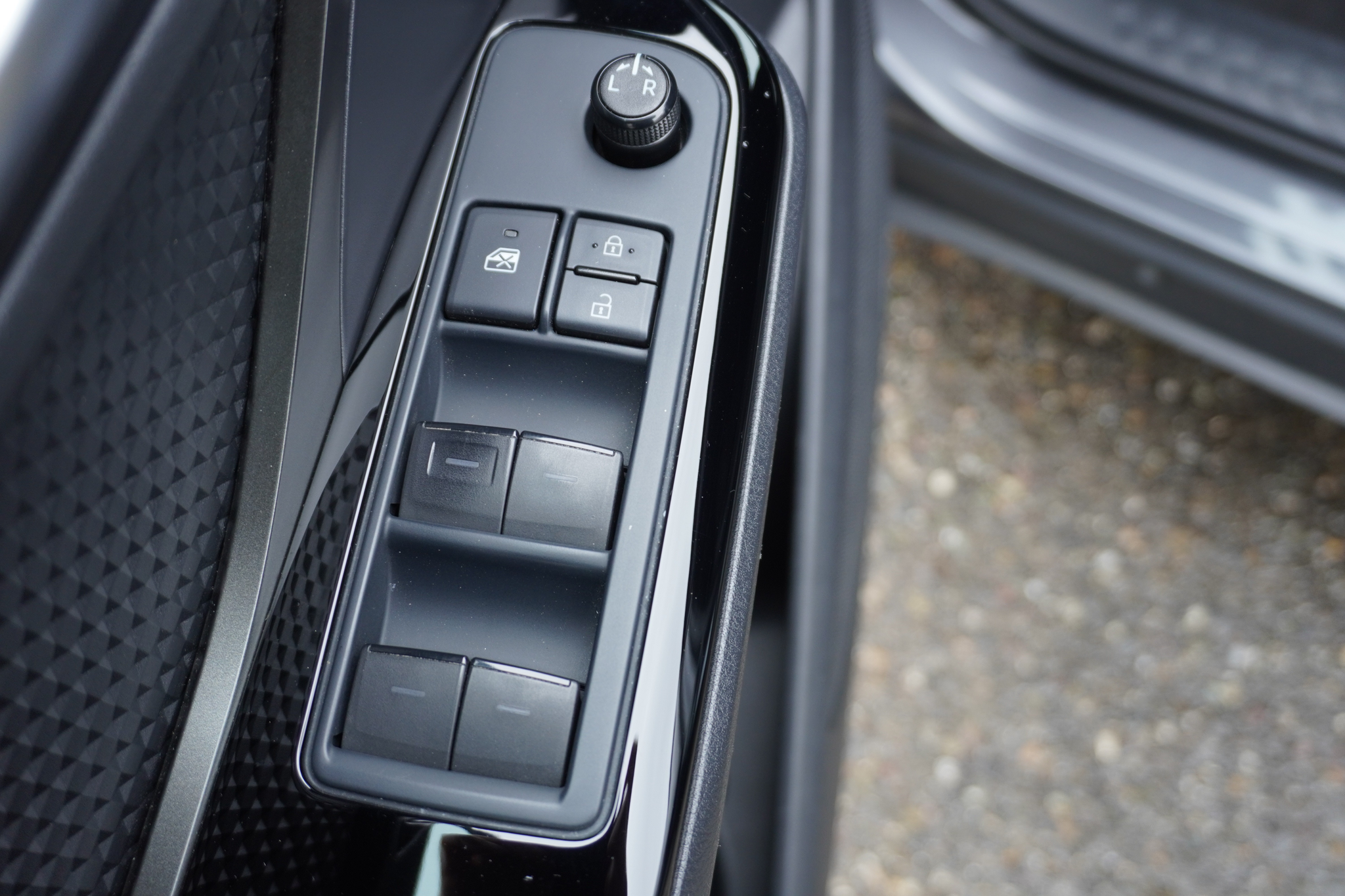 listing desktop thumbnail image 9